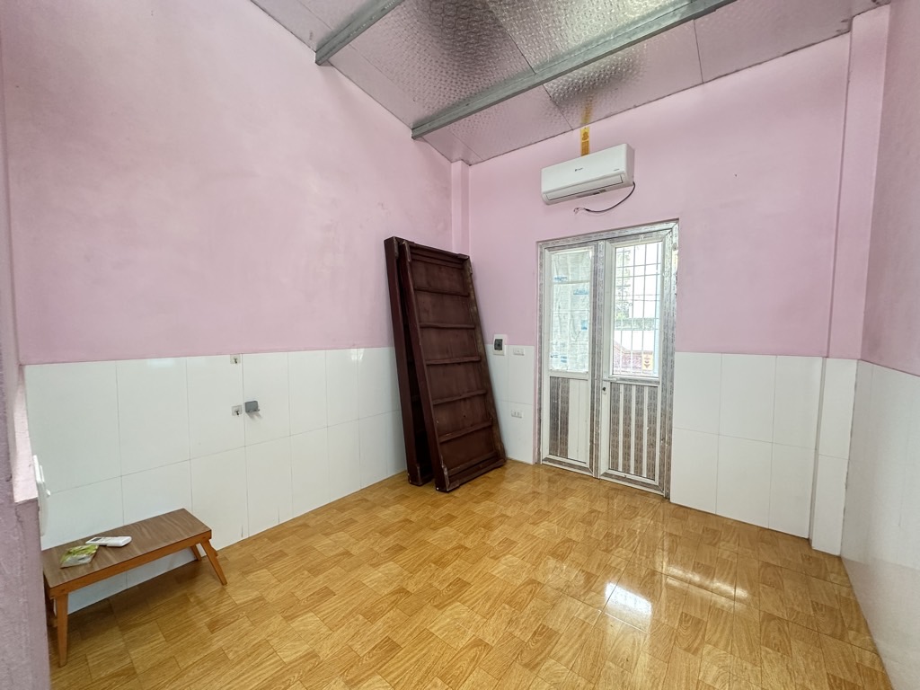 Bán nhà Lê Trọng Tấn - diện tích 39m2 3 tầng - Lô góc, mặt ngõ thông ô tô - giá 10,8 tỷ