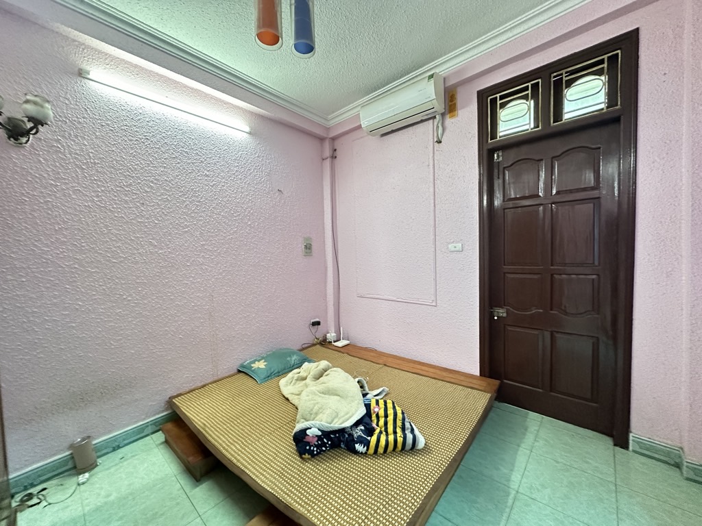 Bán nhà Lê Trọng Tấn - diện tích 39m2 3 tầng - Lô góc, mặt ngõ thông ô tô - giá 10,8 tỷ