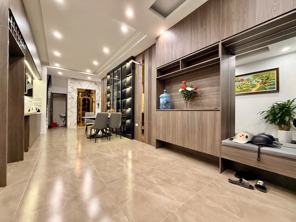Bán nhà Tân Mai - diện tích 40m2 5 tầng - Ô TÔ ĐỖ CÁCH NHÀ 5M - giá 11,5 tỷ