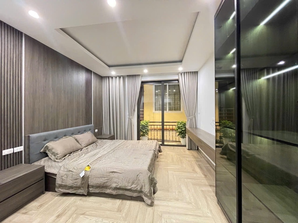 Bán nhà Tân Mai - diện tích 40m2 5 tầng - Ô TÔ ĐỖ CÁCH NHÀ 5M - giá 11,5 tỷ