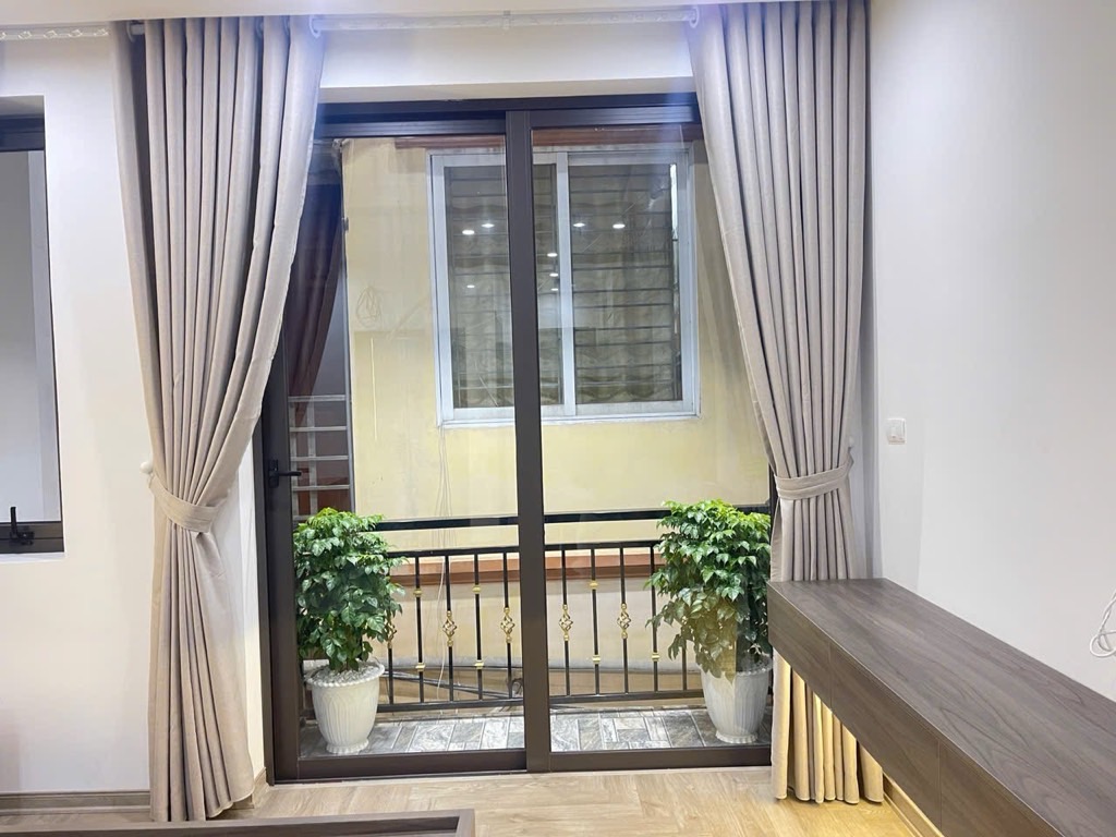 Bán nhà Tân Mai - diện tích 40m2 5 tầng - Ô TÔ ĐỖ CÁCH NHÀ 5M - giá 11,5 tỷ