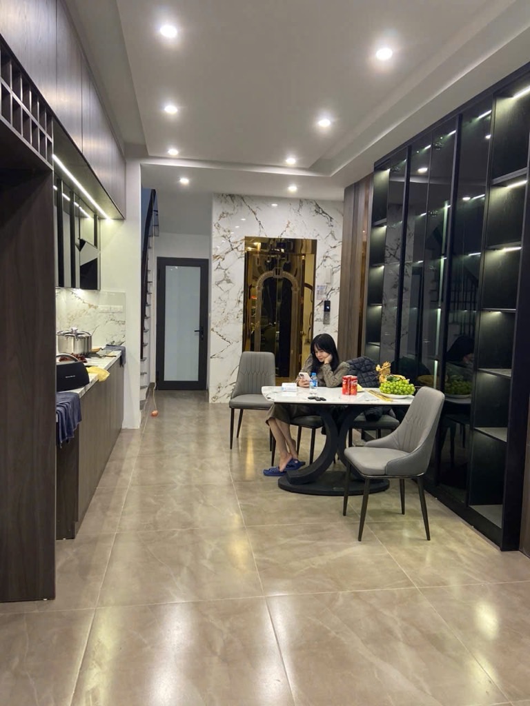 Bán nhà Tân Mai - diện tích 40m2 5 tầng - Ô TÔ ĐỖ CÁCH NHÀ 5M - giá 11,5 tỷ