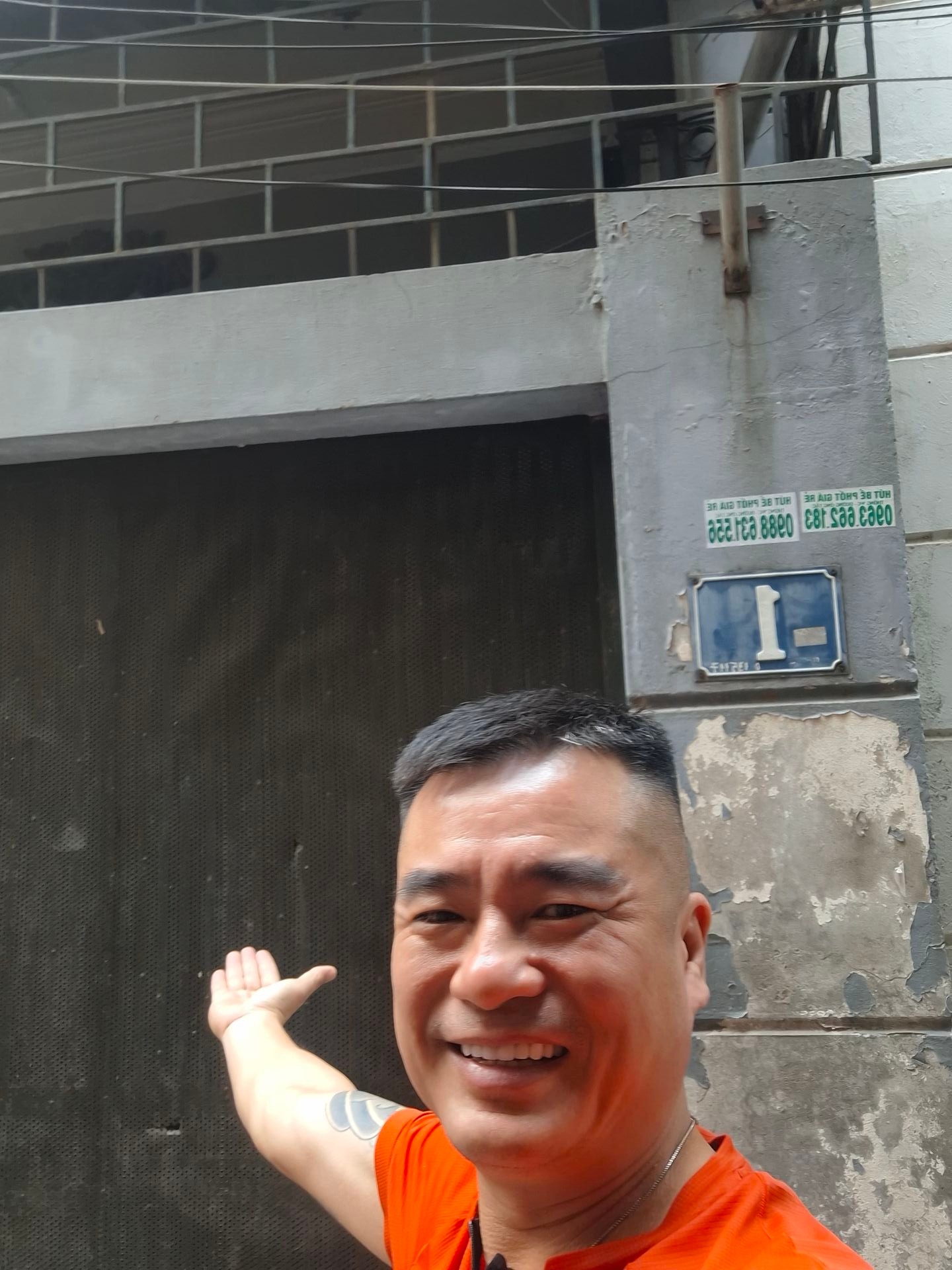 Bán nhà Cầu Giấy - diện tích 105m2 4 tầng - Ô tô tránh - giá 25 tỷ