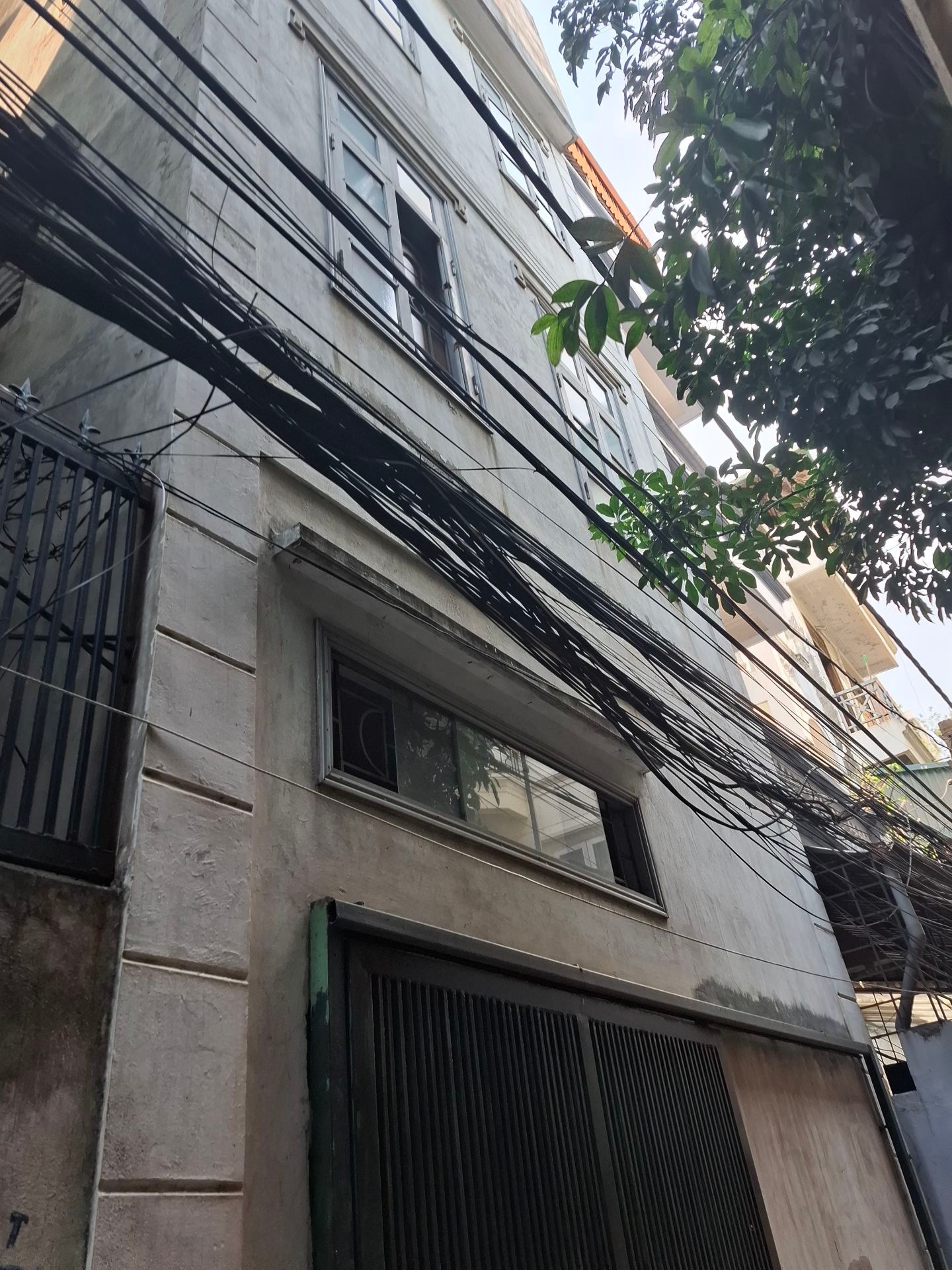 Bán nhà Cầu Giấy - diện tích 105m2 4 tầng - Ô tô tránh - giá 25 tỷ