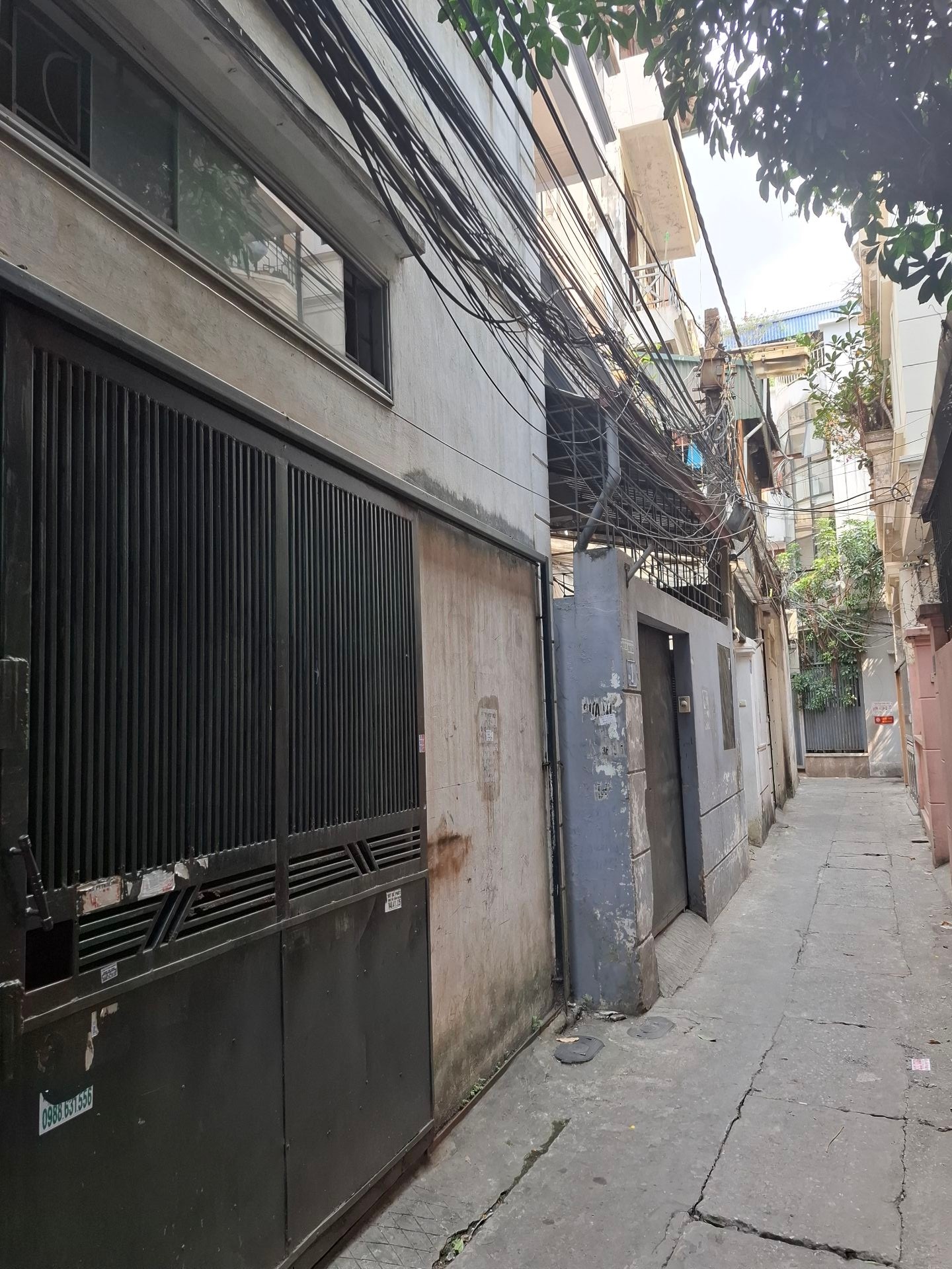 Bán nhà Cầu Giấy - diện tích 105m2 4 tầng - Ô tô tránh - giá 25 tỷ