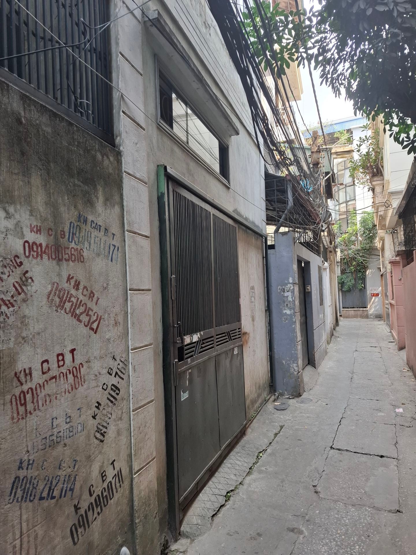 Bán nhà Cầu Giấy - diện tích 105m2 4 tầng - Ô tô tránh - giá 25 tỷ