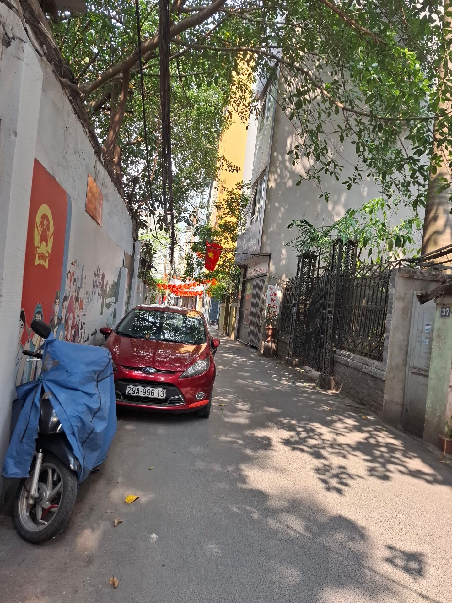 Bán nhà Cầu Giấy - diện tích 105m2 4 tầng - Ô tô tránh - giá 25 tỷ