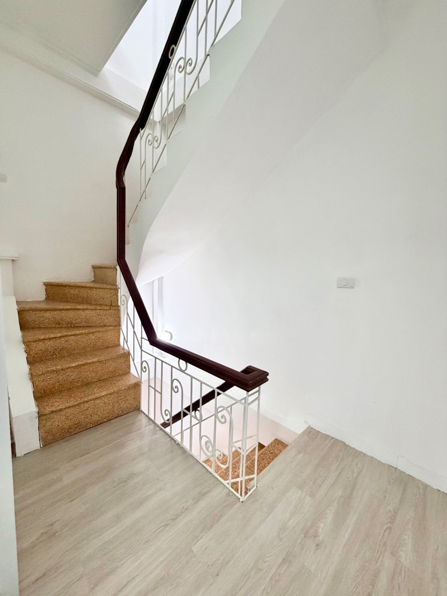 Bán nhà Hồng Mai - diện tích 19m2 4 tầng - gần ô tô - giá 3,7 tỷ