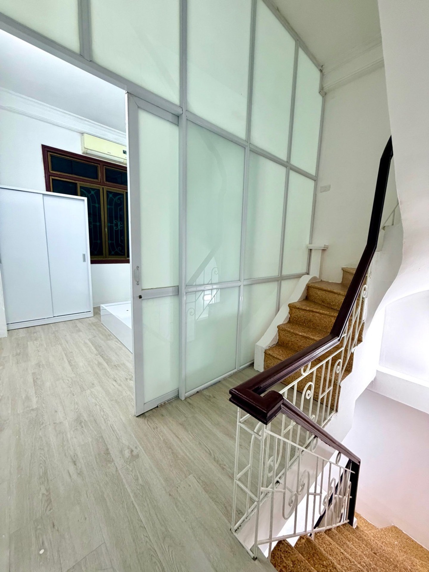 Bán nhà Hồng Mai - diện tích 19m2 4 tầng - gần ô tô - giá 3,7 tỷ