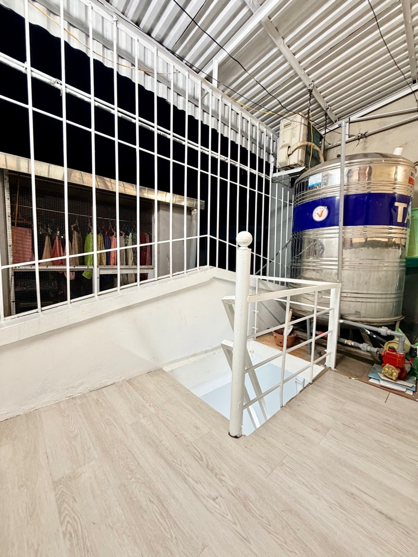 Bán nhà Hồng Mai - diện tích 19m2 4 tầng - gần ô tô - giá 3,7 tỷ