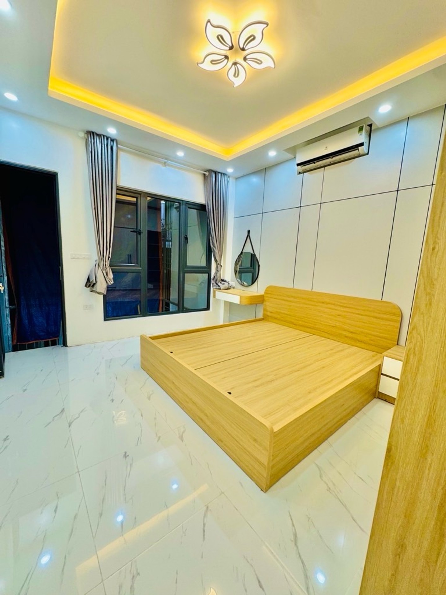 Bán nhà Tân Mai - diện tích 26m2 4 tầng - Nhà riêng nội thất đẹp - giá 3,8 tỷ