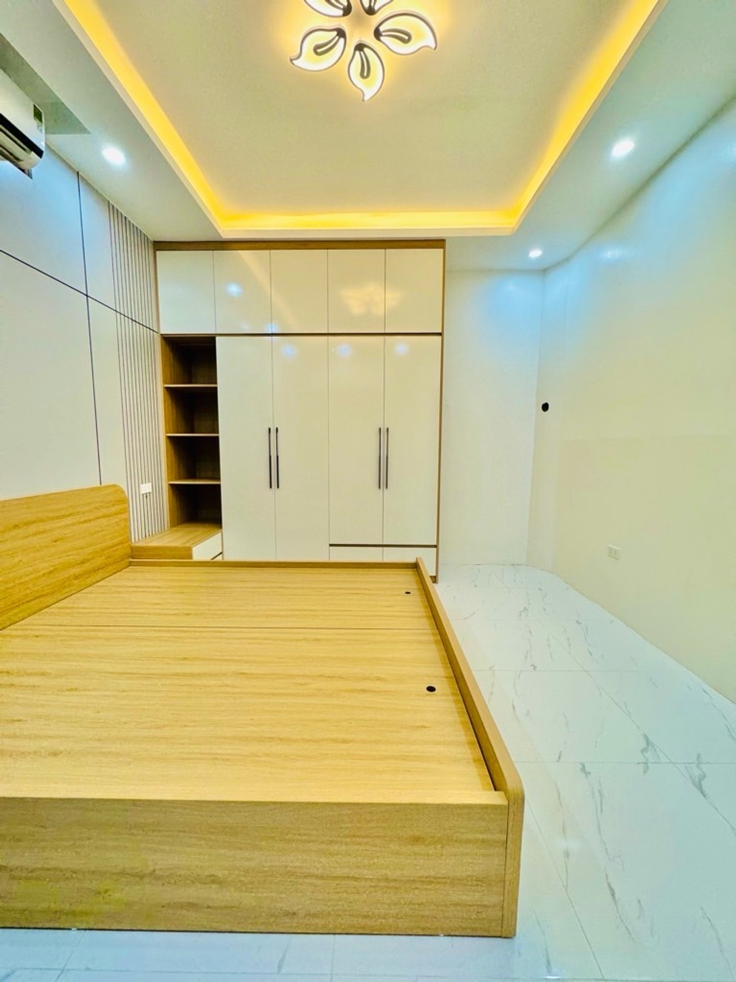 Bán nhà Tân Mai - diện tích 26m2 4 tầng - Nhà riêng nội thất đẹp - giá 3,8 tỷ