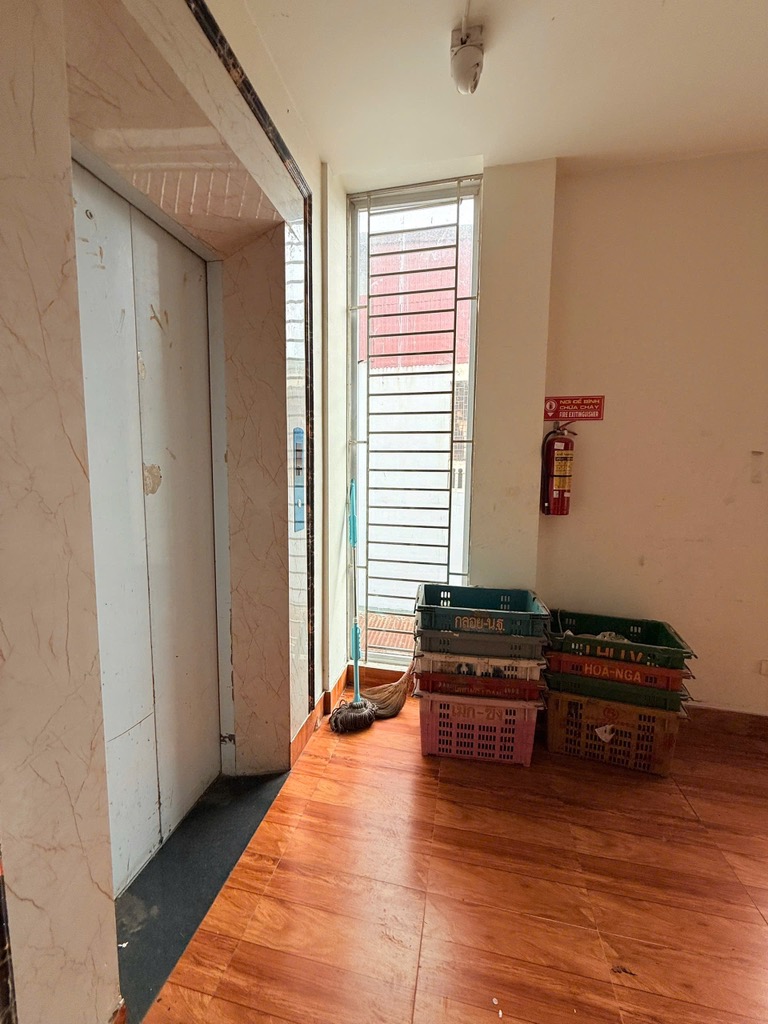 Bán nhà Giải Phóng - diện tích 54m2 7 tầng - Ô TÔ TRÁNH - giá 25 tỷ