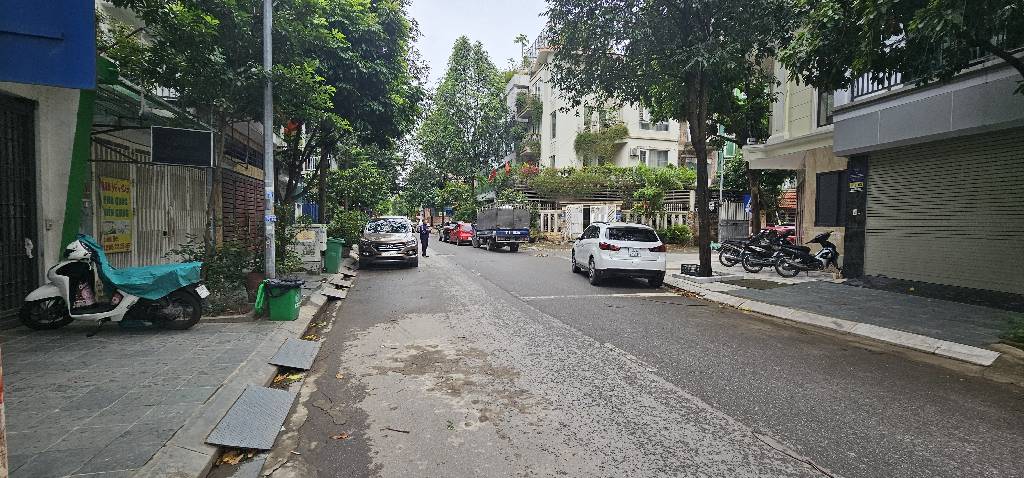 Bán nhà Tổng cục 5 - diện tích 100m2 5 tầng - Gara ô tô rộng - giá 31,5 tỷ