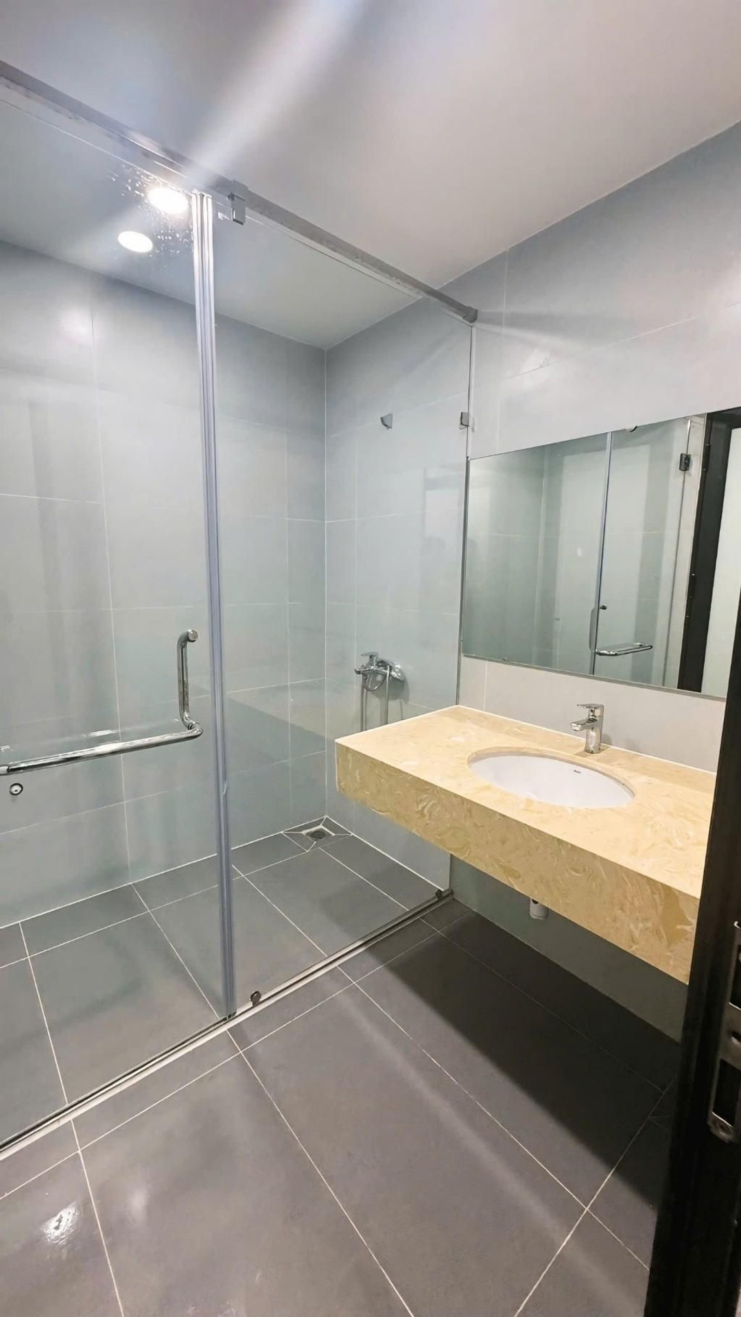 Bán nhà Tô Vĩnh Diện - diện tích 125m2 8 tầng - Thoáng trước, sau - giá 75 tỷ