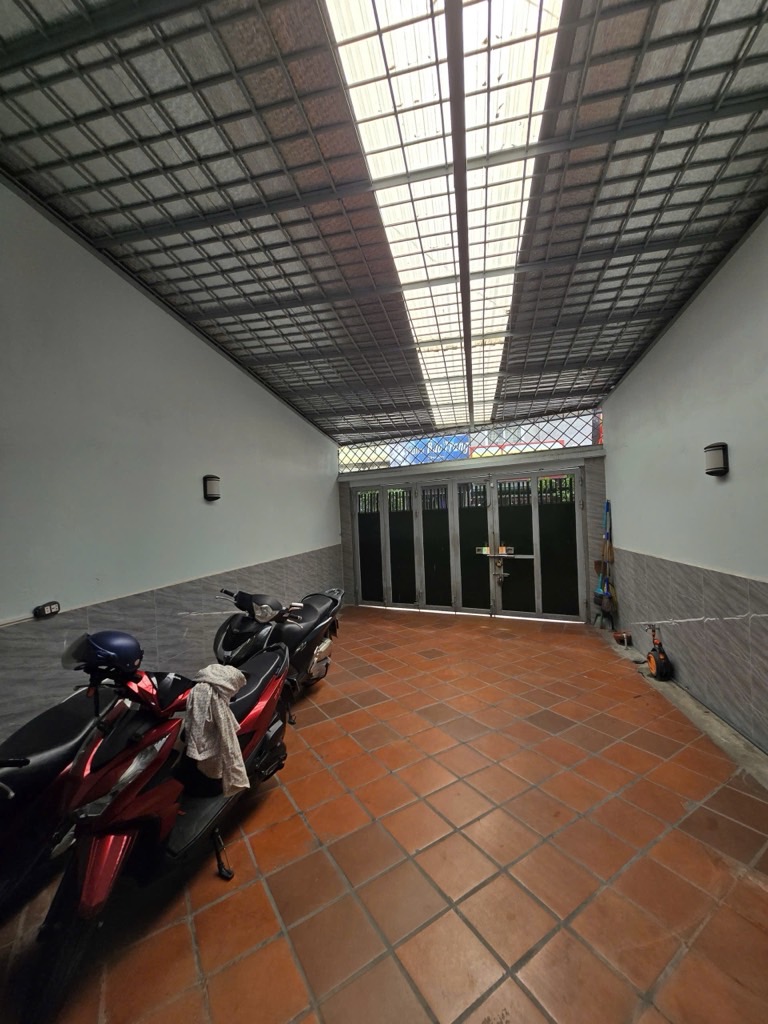 Bán nhà Lạc Trung - diện tích 125m2 4 tầng - ô tô tránh - giá 39,5 tỷ