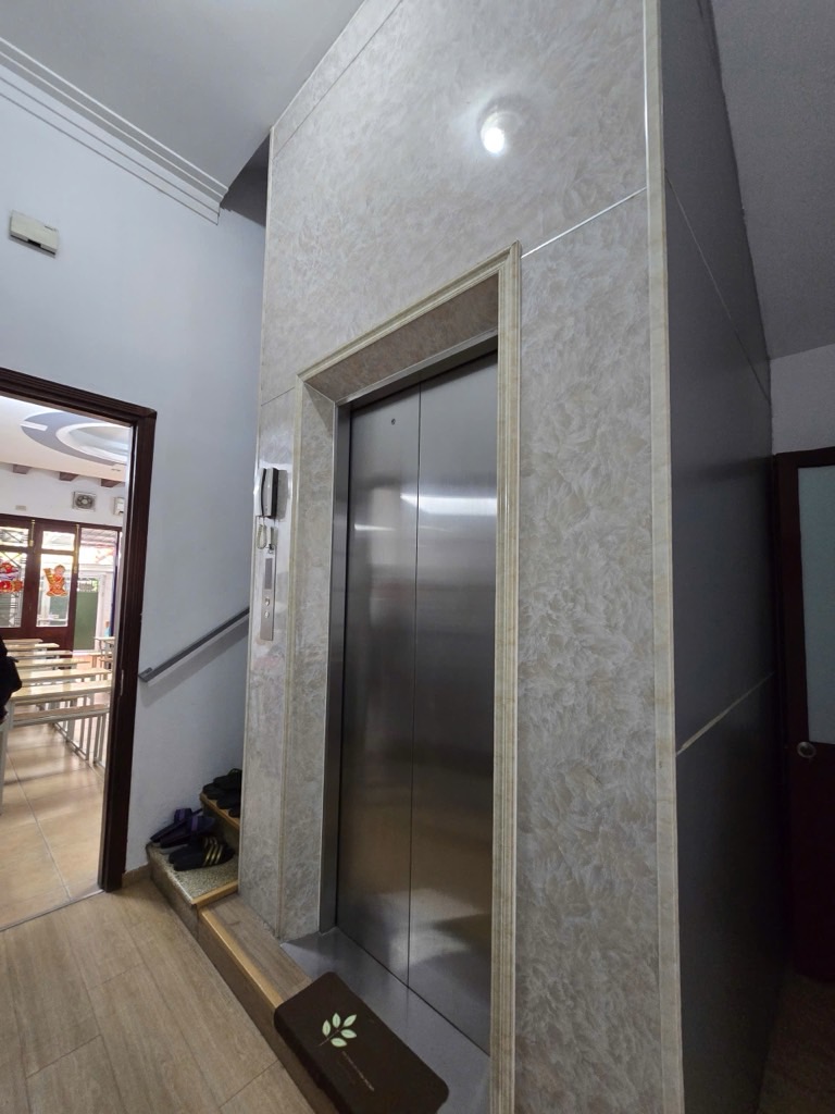 Bán nhà Lạc Trung - diện tích 125m2 4 tầng - ô tô tránh - giá 39,5 tỷ