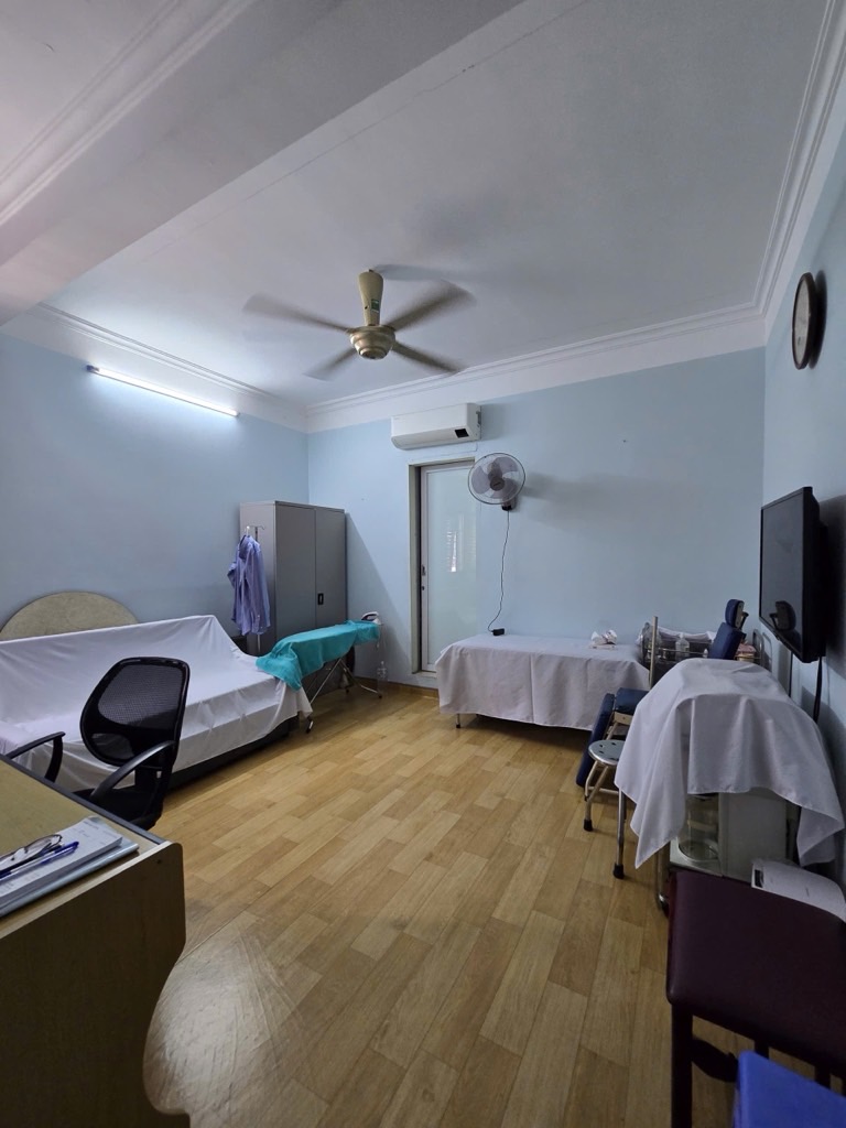 Bán nhà Lạc Trung - diện tích 125m2 4 tầng - ô tô tránh - giá 39,5 tỷ