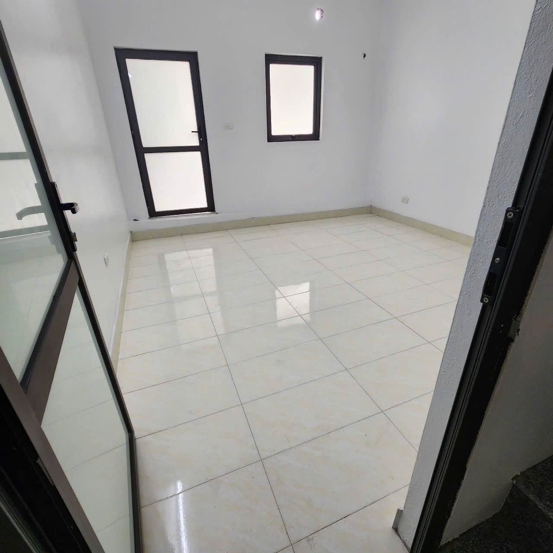 Bán nhà Định Công Hạ - diện tích 42m2 3 tầng - Nhà Dân xây kiên cố - giá 2,9 tỷ