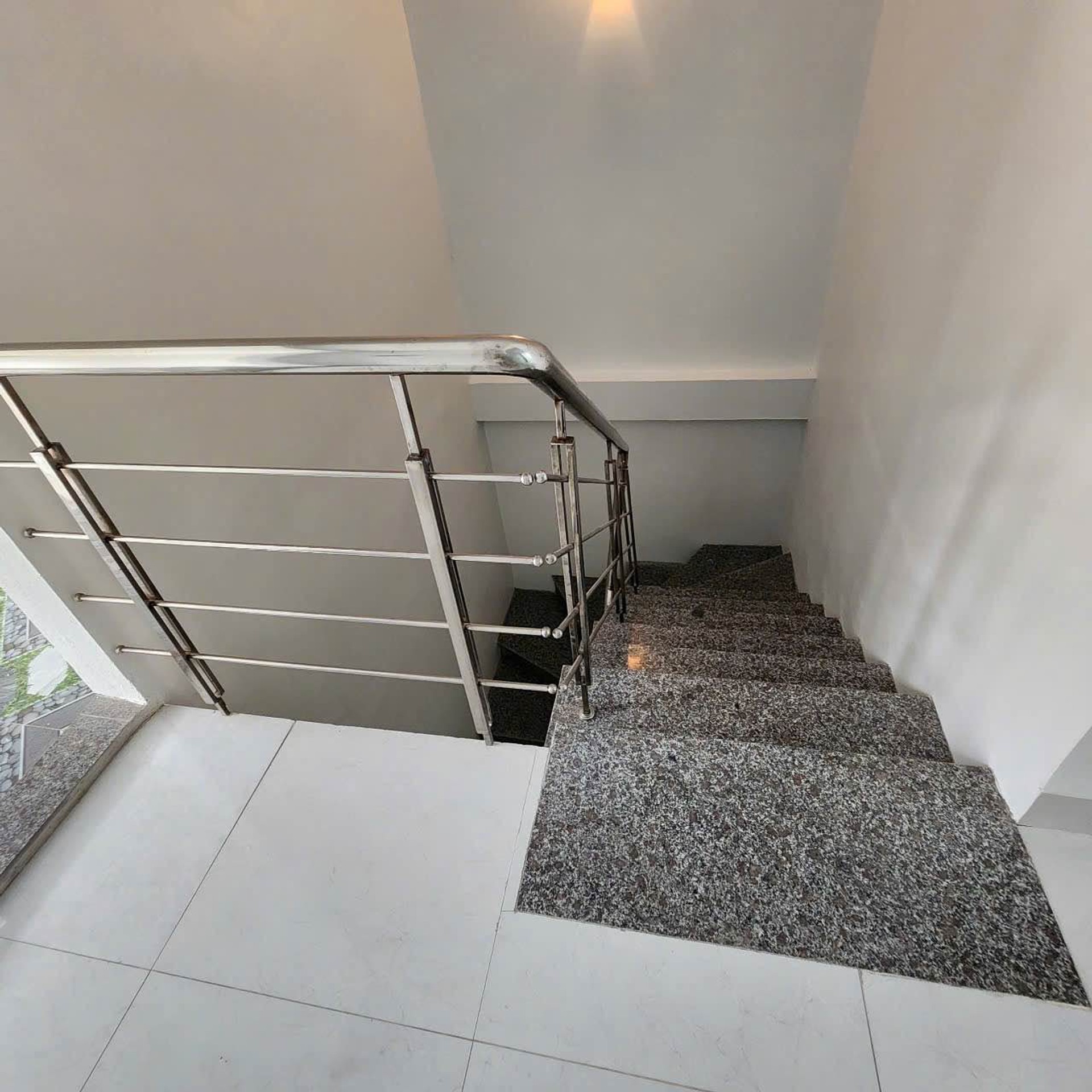 Bán nhà Định Công Hạ - diện tích 42m2 3 tầng - Nhà Dân xây kiên cố - giá 2,9 tỷ