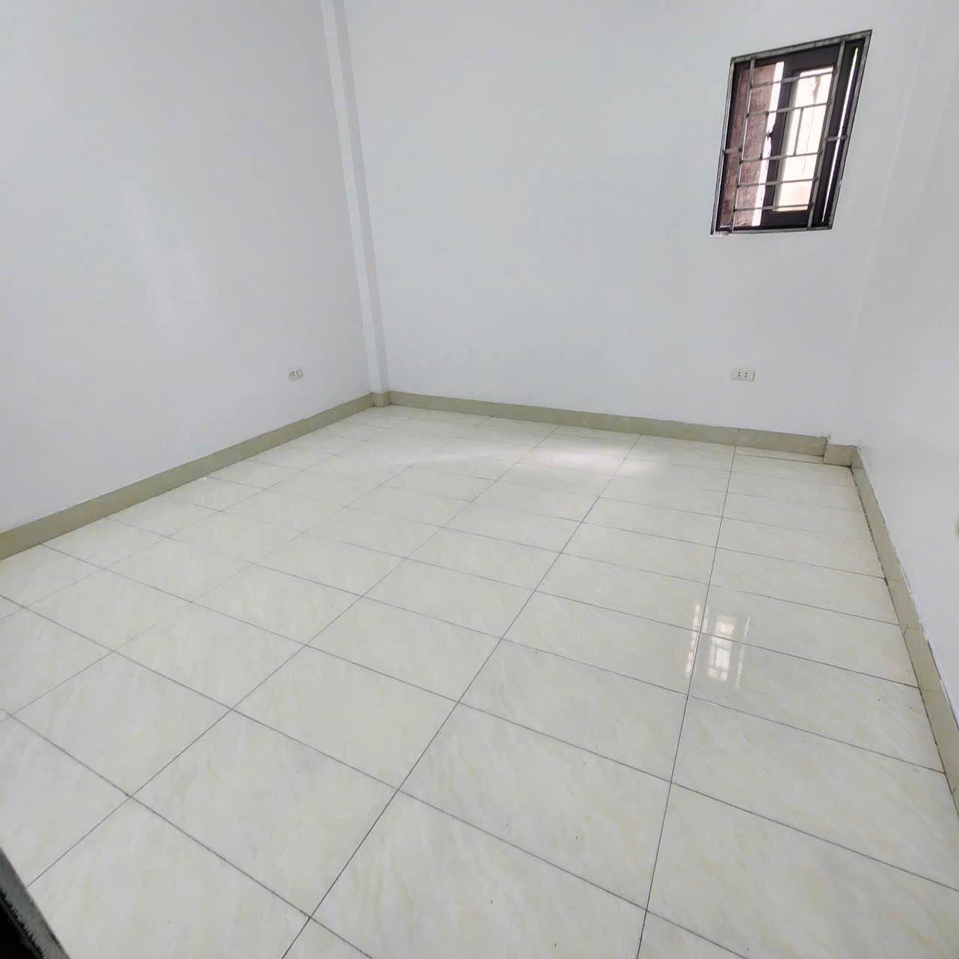 Bán nhà Định Công Hạ - diện tích 42m2 3 tầng - Nhà Dân xây kiên cố - giá 2,9 tỷ
