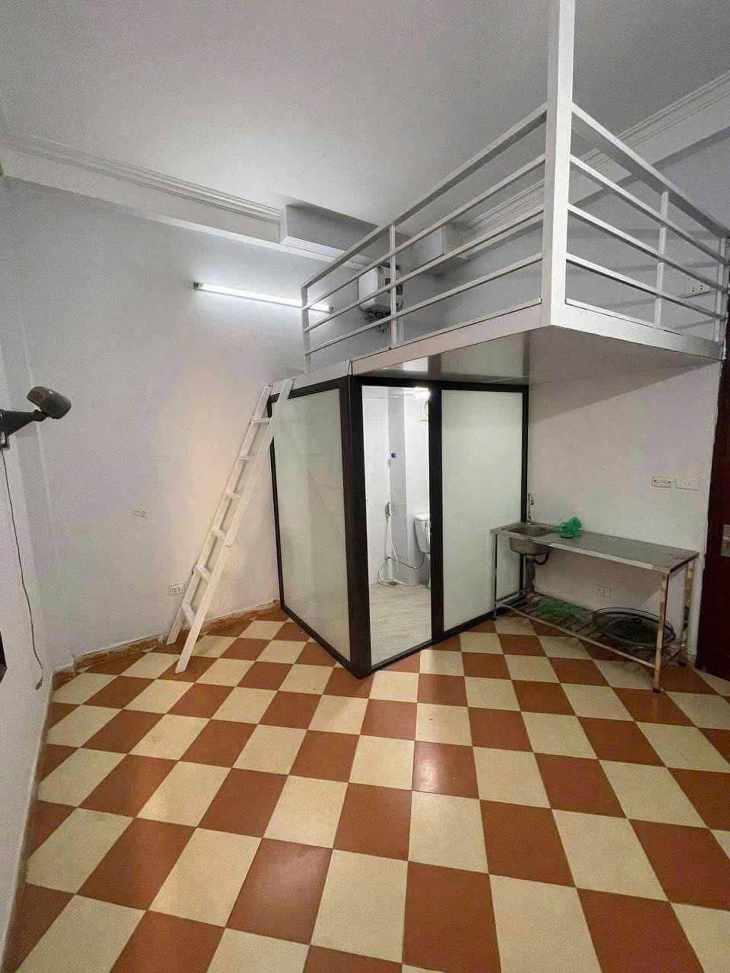 Bán nhà Giáp Bát - diện tích 45m2 5 tầng - 2 mặt thoáng - giá 11,6 tỷ