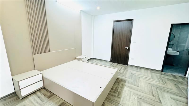 Bán nhà Trần Khát Chân - diện tích 43m2 5 tầng - Hàng đẹp + Thang Máy Gần Phố - giá 13,3 tỷ
