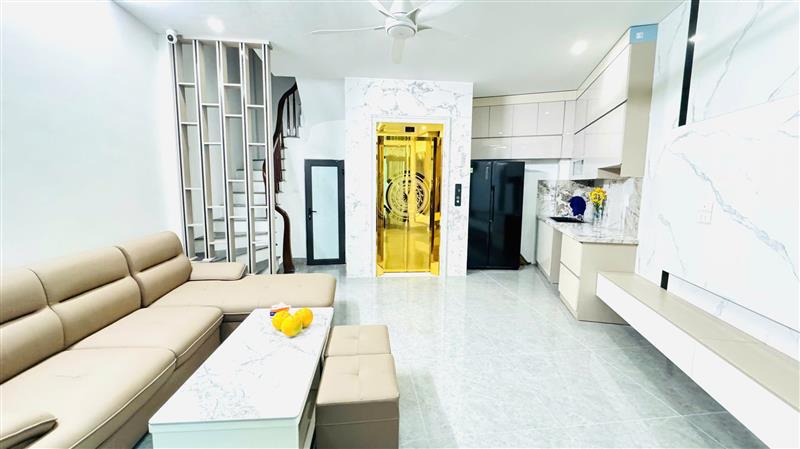 Bán nhà Trần Khát Chân - diện tích 43m2 5 tầng - Hàng đẹp + Thang Máy Gần Phố - giá 13,3 tỷ