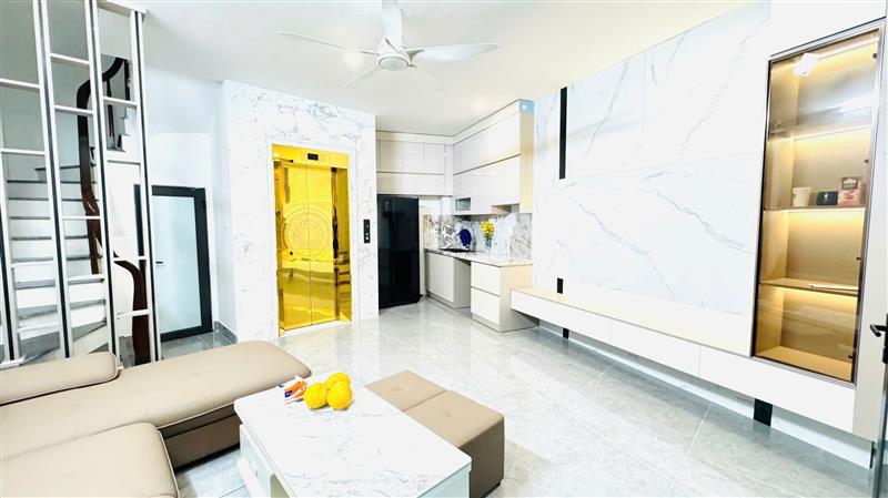 Bán nhà Trần Khát Chân - diện tích 43m2 5 tầng - Hàng đẹp + Thang Máy Gần Phố - giá 13,3 tỷ