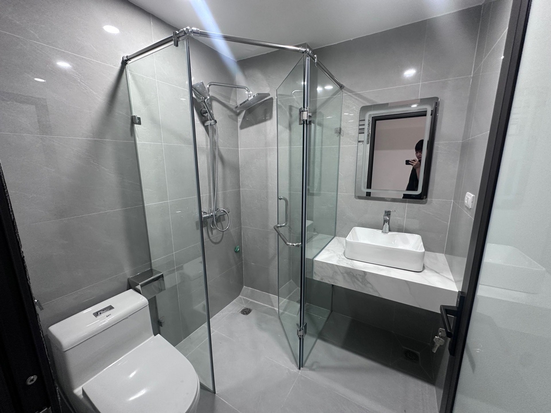 Bán nhà Giáp Bát - diện tích 42m2 6 tầng - Nhà mới thang máy - giá 12,45 tỷ