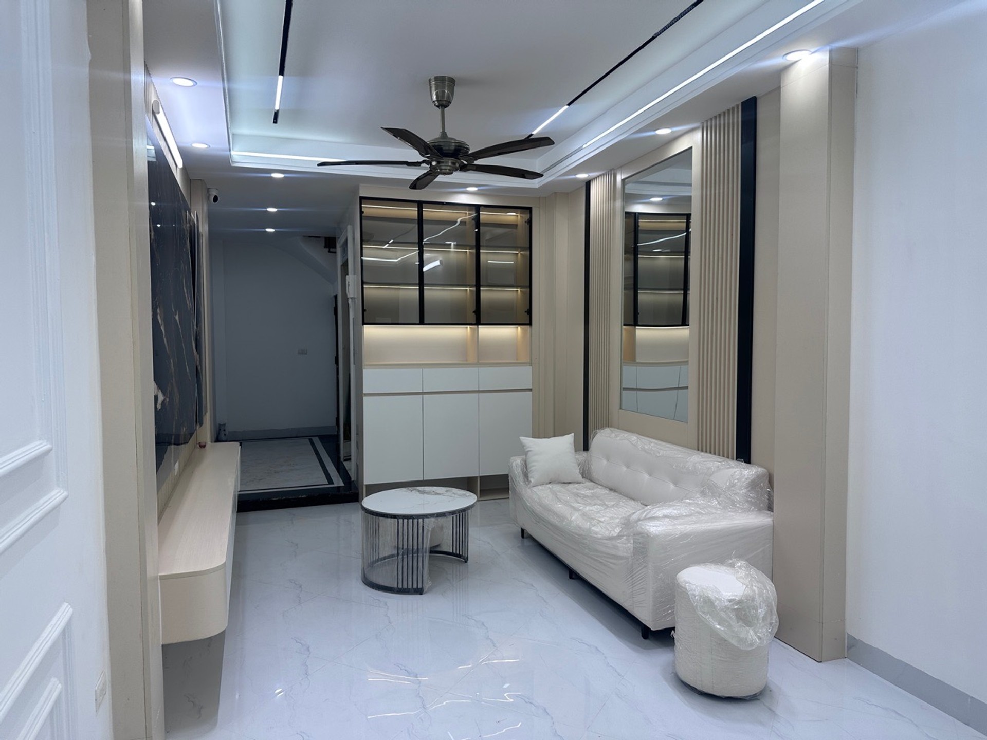 Bán nhà Giáp Bát - diện tích 42m2 6 tầng - Nhà mới thang máy - giá 12,45 tỷ