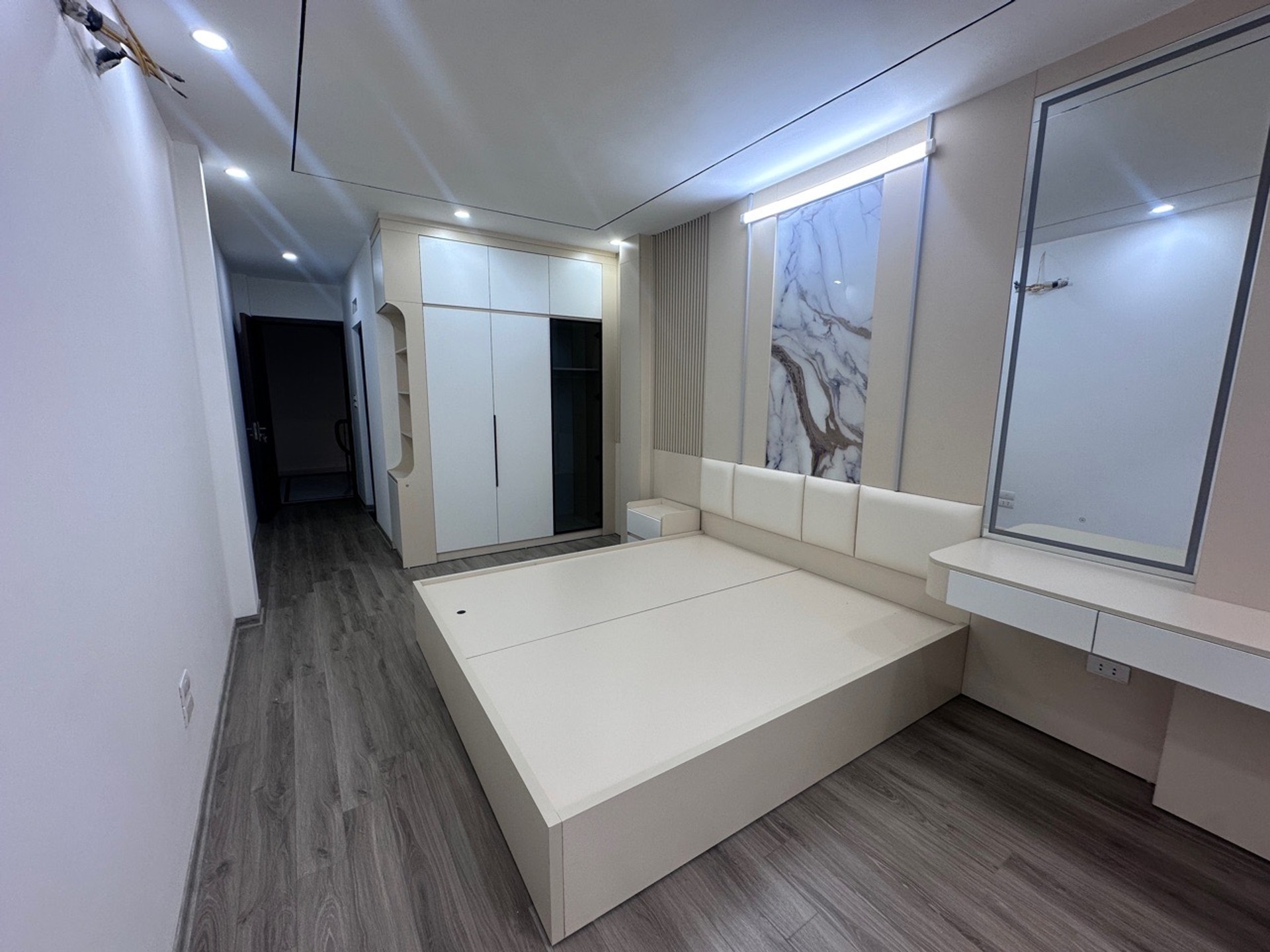 Bán nhà Giáp Bát - diện tích 42m2 6 tầng - Nhà mới thang máy - giá 12,45 tỷ