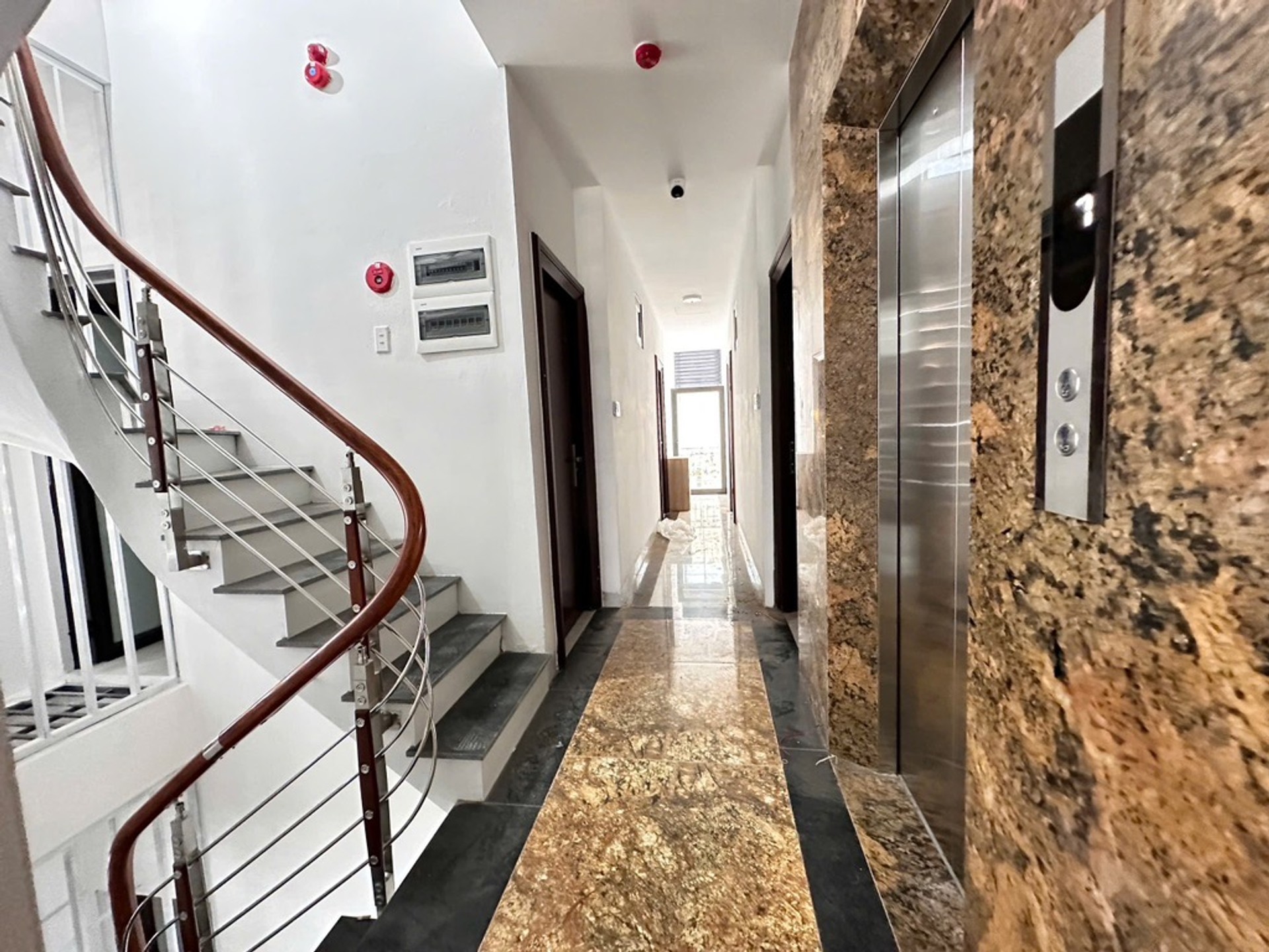 Bán nhà Khương Đình - diện tích 134m2 8 tầng - Lô góc 2 mặt thoáng - giá 45 tỷ