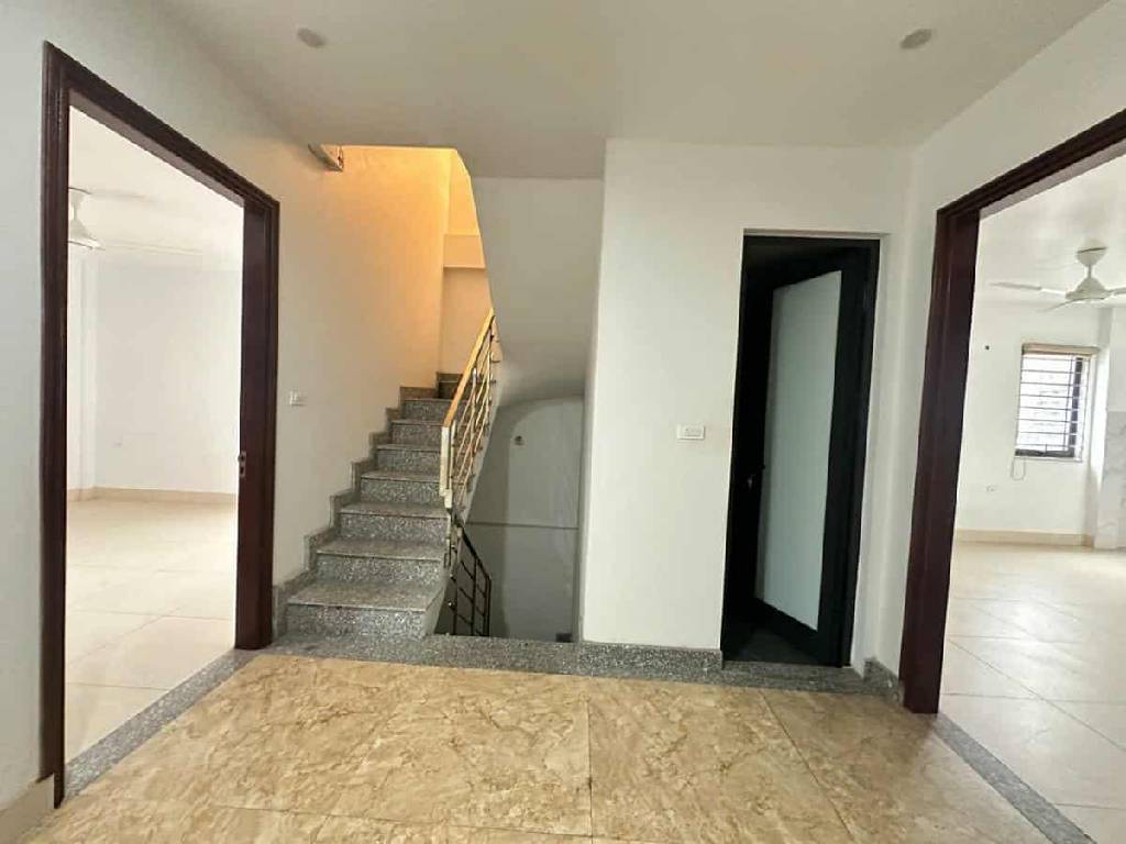 Bán nhà Nguyễn Trãi - diện tích 87m2 7 tầng - Lô góc 3 mặt thoáng - giá 30,5 tỷ