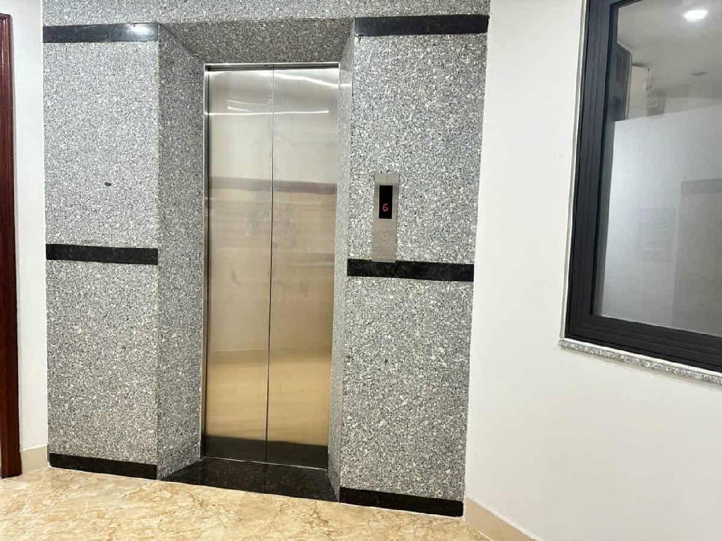 Bán nhà Nguyễn Trãi - diện tích 87m2 7 tầng - Lô góc 3 mặt thoáng - giá 30,5 tỷ