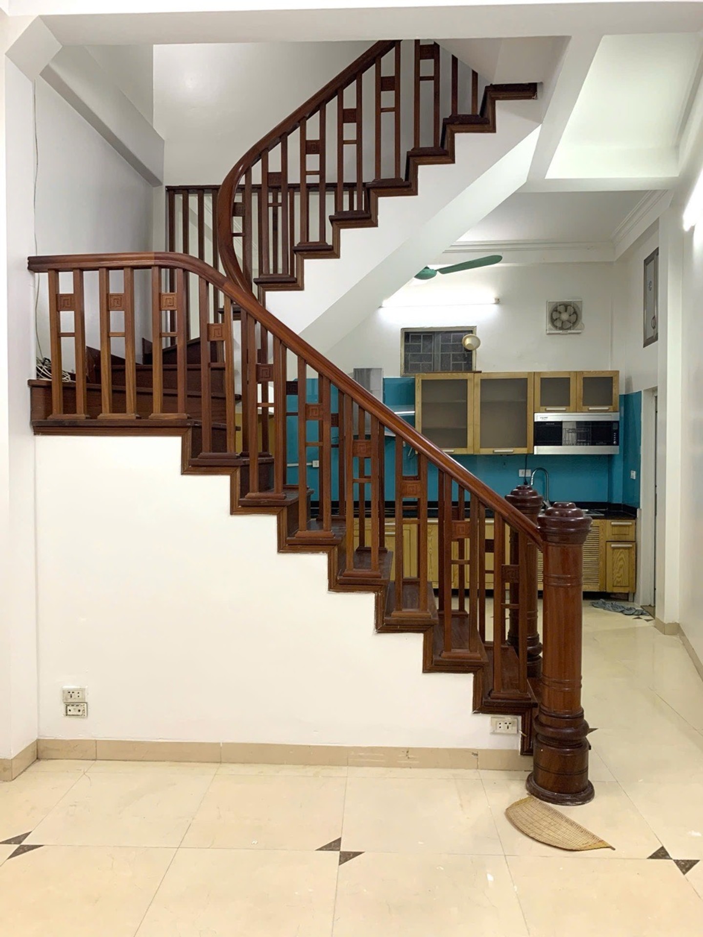 Bán nhà Lê Thanh Nghị - diện tích 45m2 4 tầng - SIÊU PHẨM MẶT NGÕ THÔNG - giá 12 tỷ