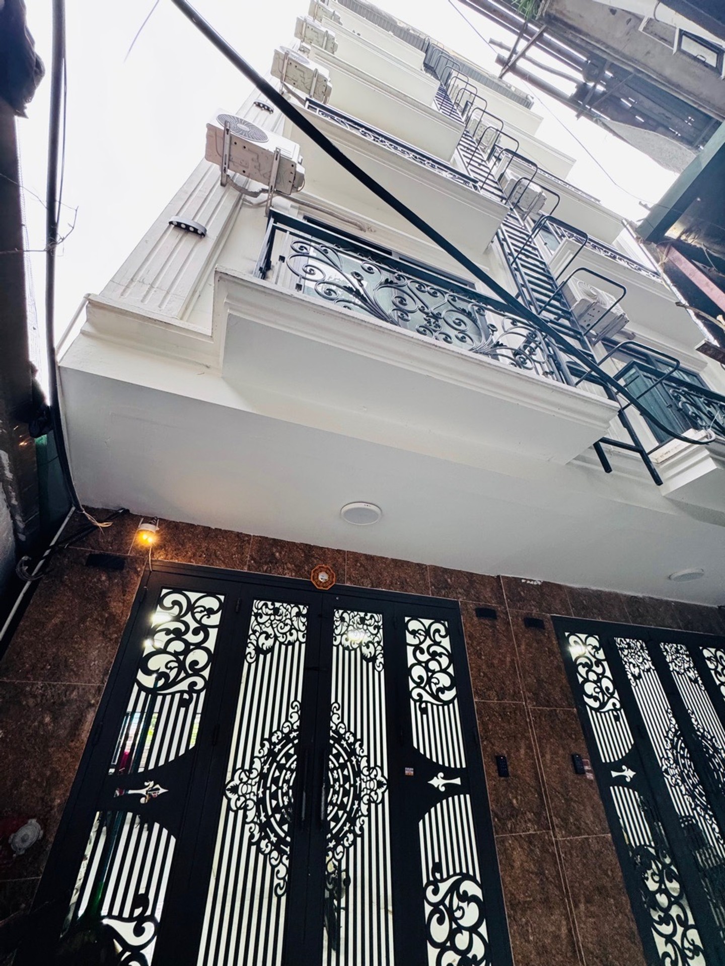 Bán nhà Mai Động - diện tích 40m2 6 tầng - Lô góc 3 mặt thoáng - giá 16,5 tỷ
