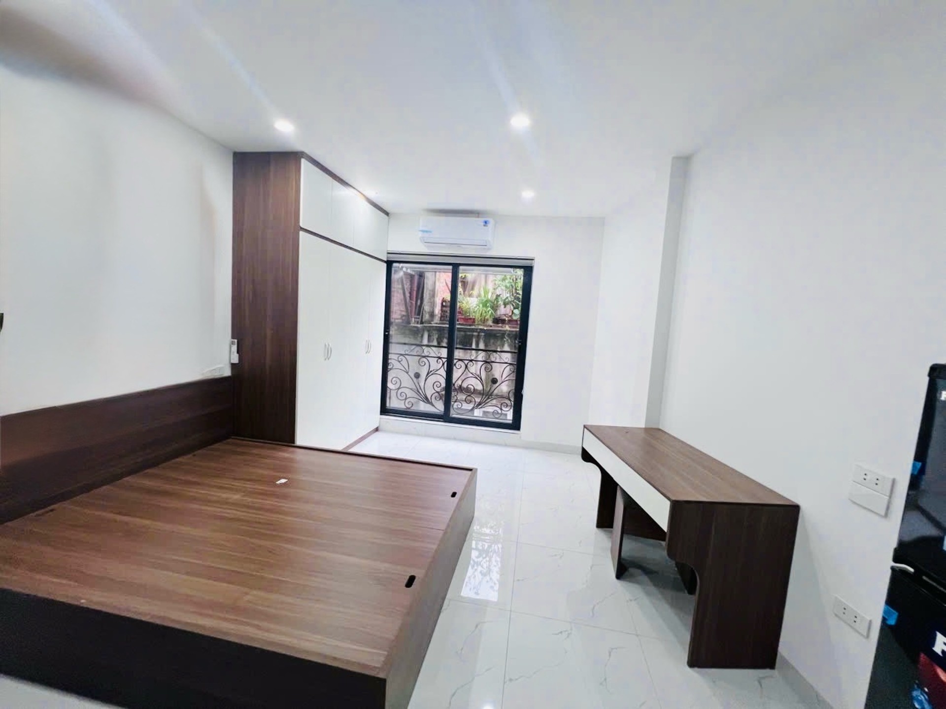 Bán nhà Mai Động - diện tích 40m2 6 tầng - Lô góc 3 mặt thoáng - giá 16,5 tỷ