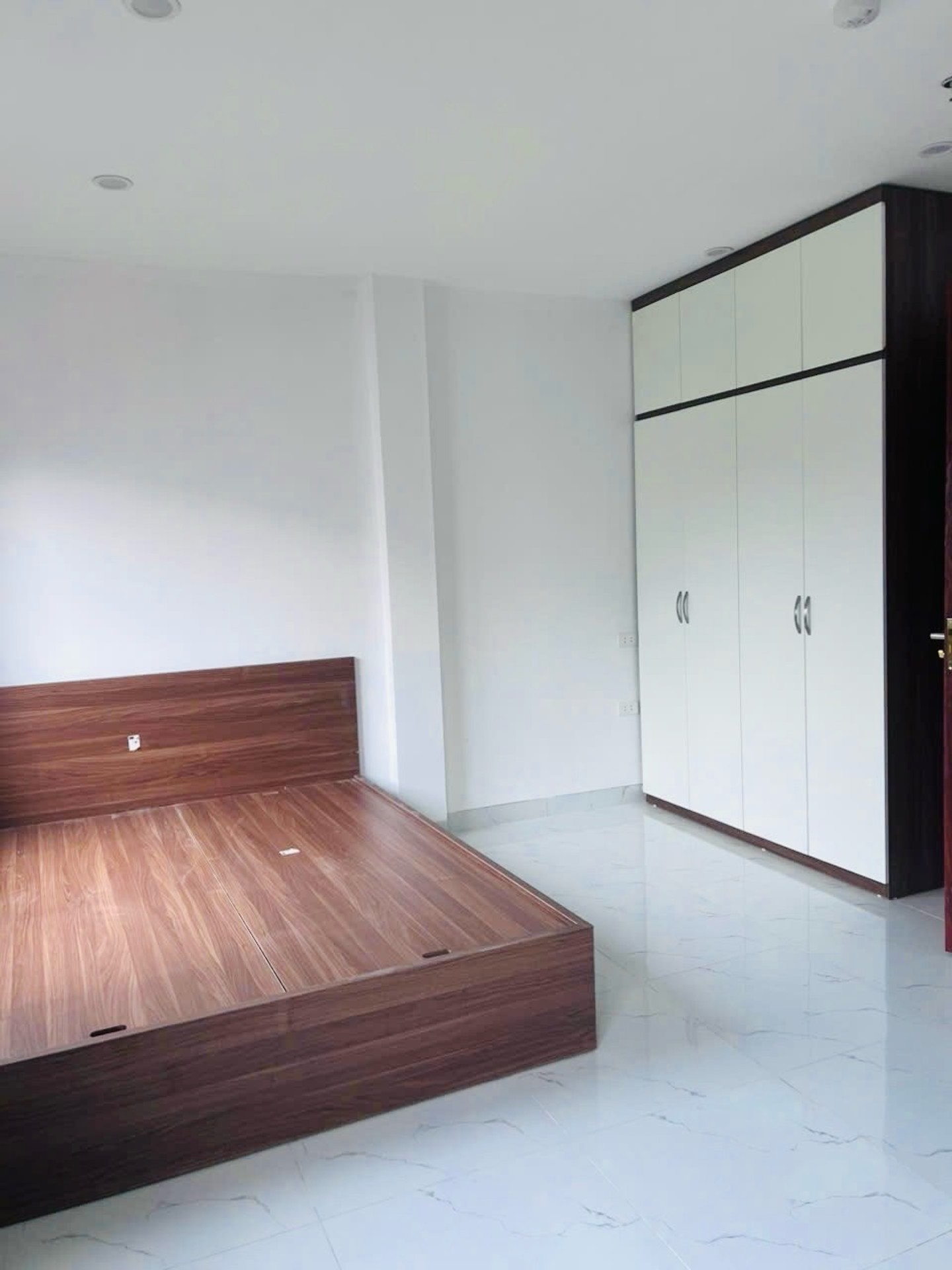 Bán nhà Mai Động - diện tích 40m2 6 tầng - Lô góc 3 mặt thoáng - giá 16,5 tỷ
