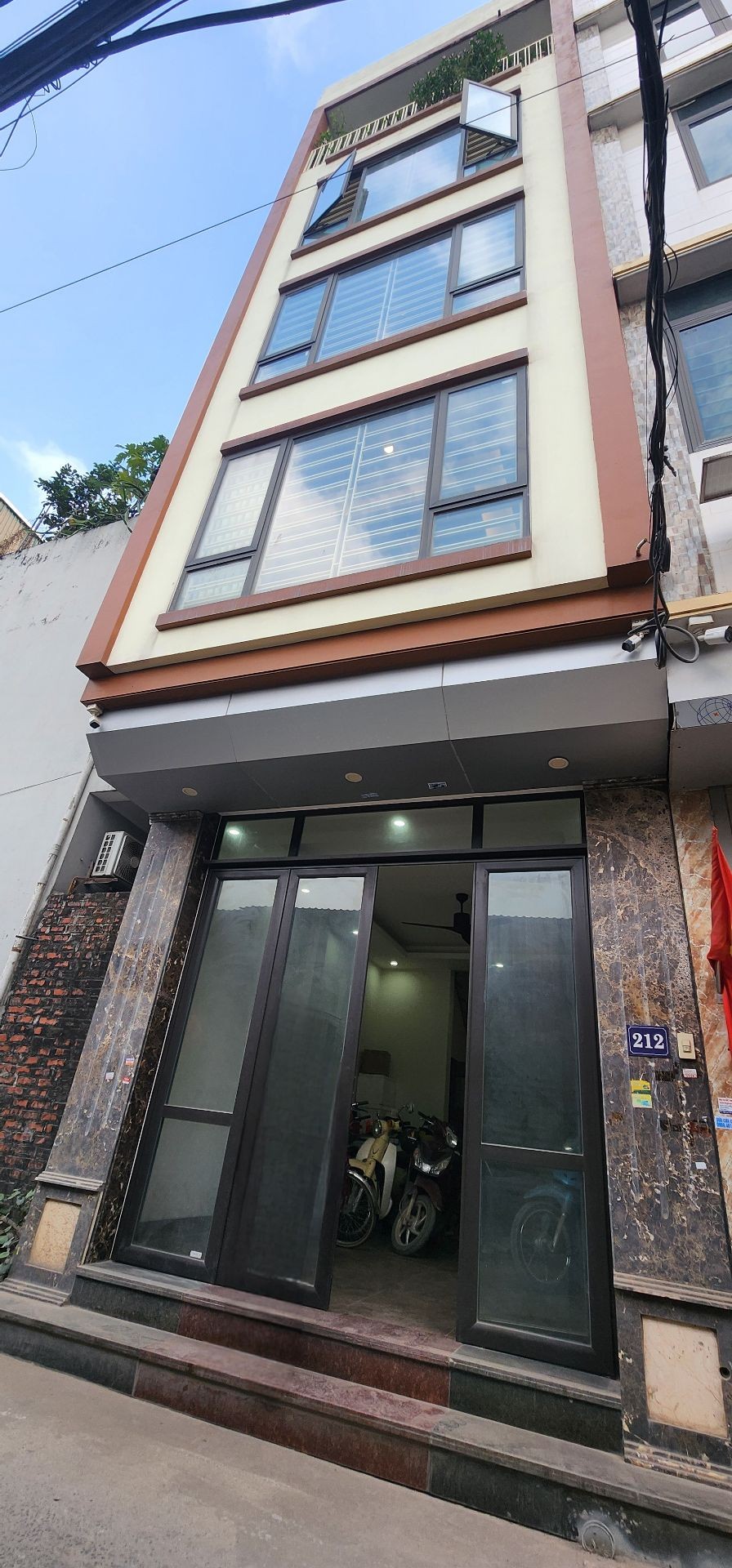 Bán nhà Bùi Xương Trạch - diện tích 32m2 5 tầng - Lô góc, ngõ ô tô tránh - giá 13,9 tỷ
