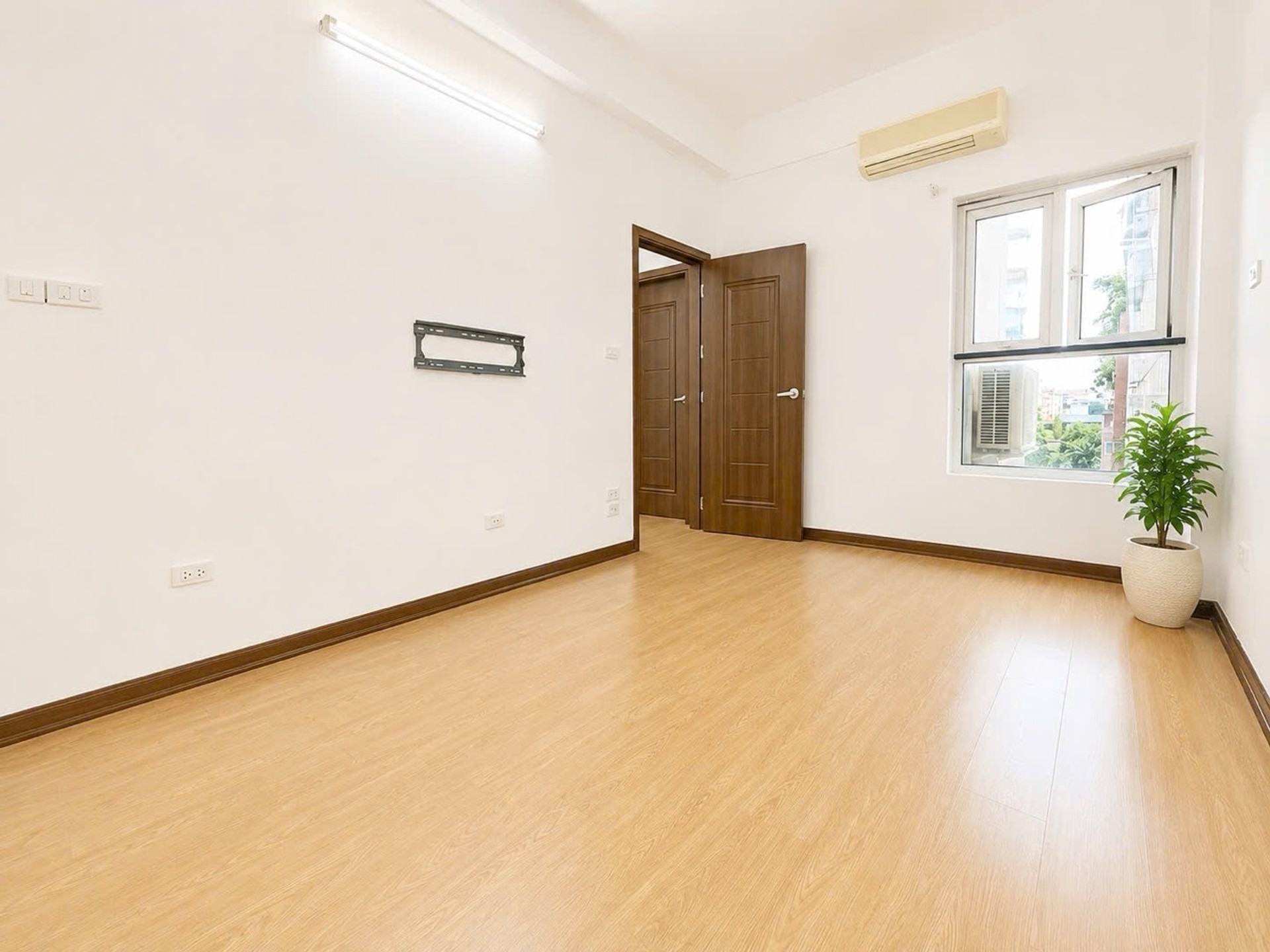 Bán nhà Nguyễn Đức Cảnh - diện tích 86m2 3 tầng - Sổ đỏ chính chủ - giá 6,35 tỷ