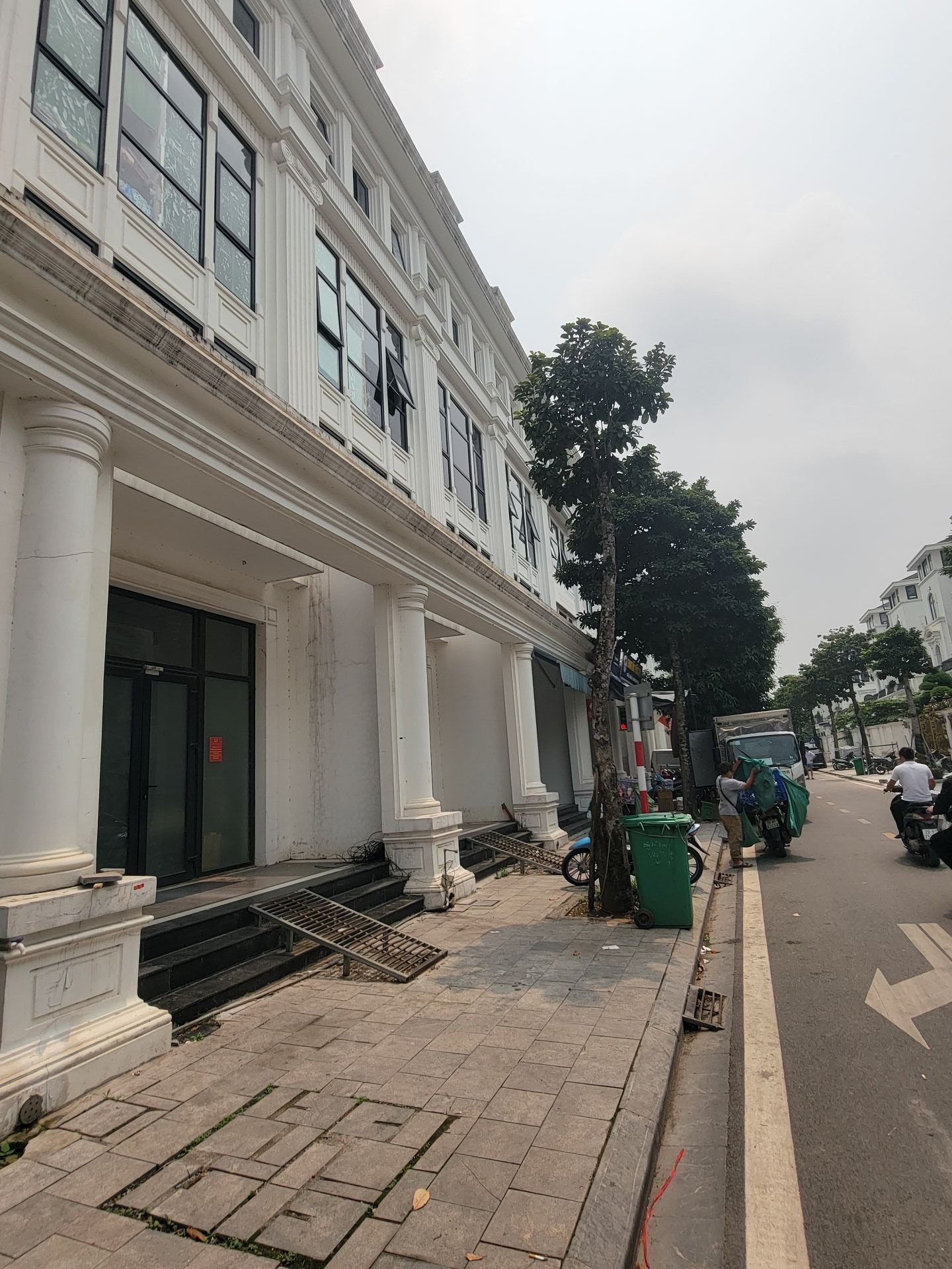 Bán nhà Ngõ 2 ô tô tránh Tân Mai - diện tích 100m2 5 tầng - Chỉ có 1 mặt tiền - giá 31,5 tỷ