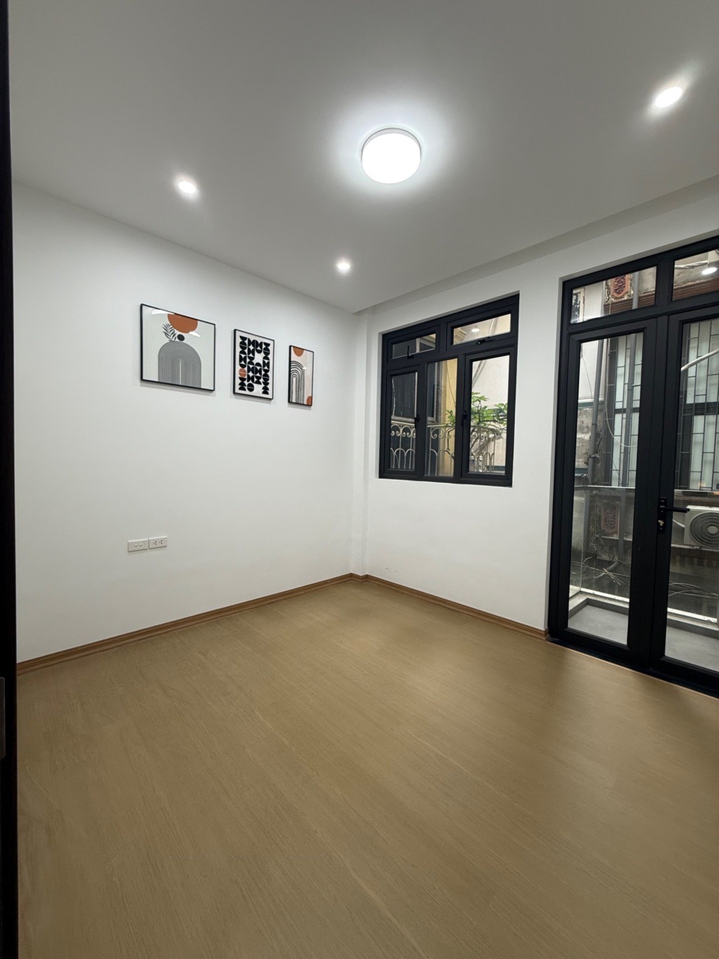 Bán nhà Hai Bà Trưng - diện tích 48m2 3 tầng - 2 mặt thoáng - giá 10 tỷ