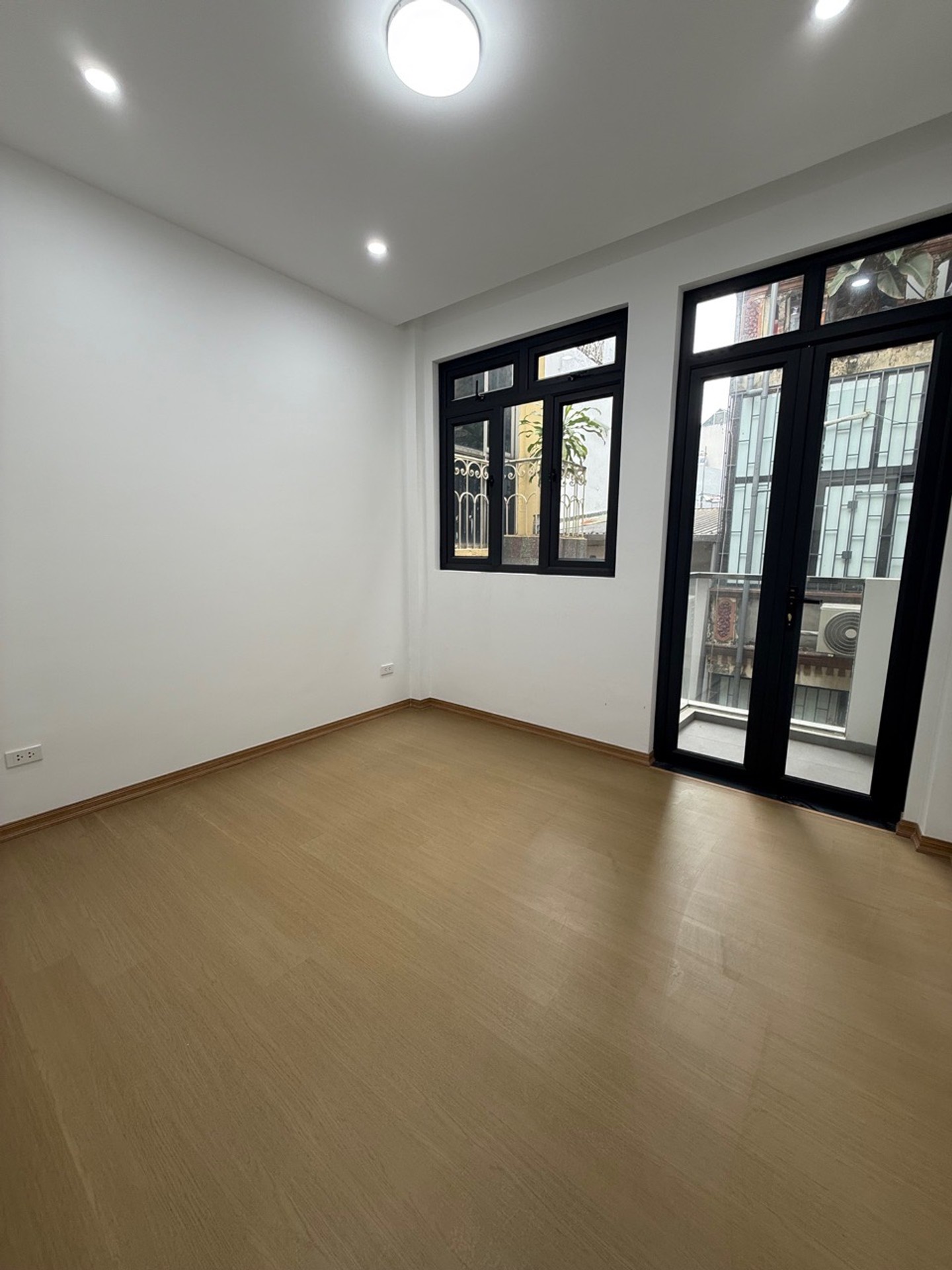 Bán nhà Hai Bà Trưng - diện tích 48m2 3 tầng - 2 mặt thoáng - giá 10 tỷ