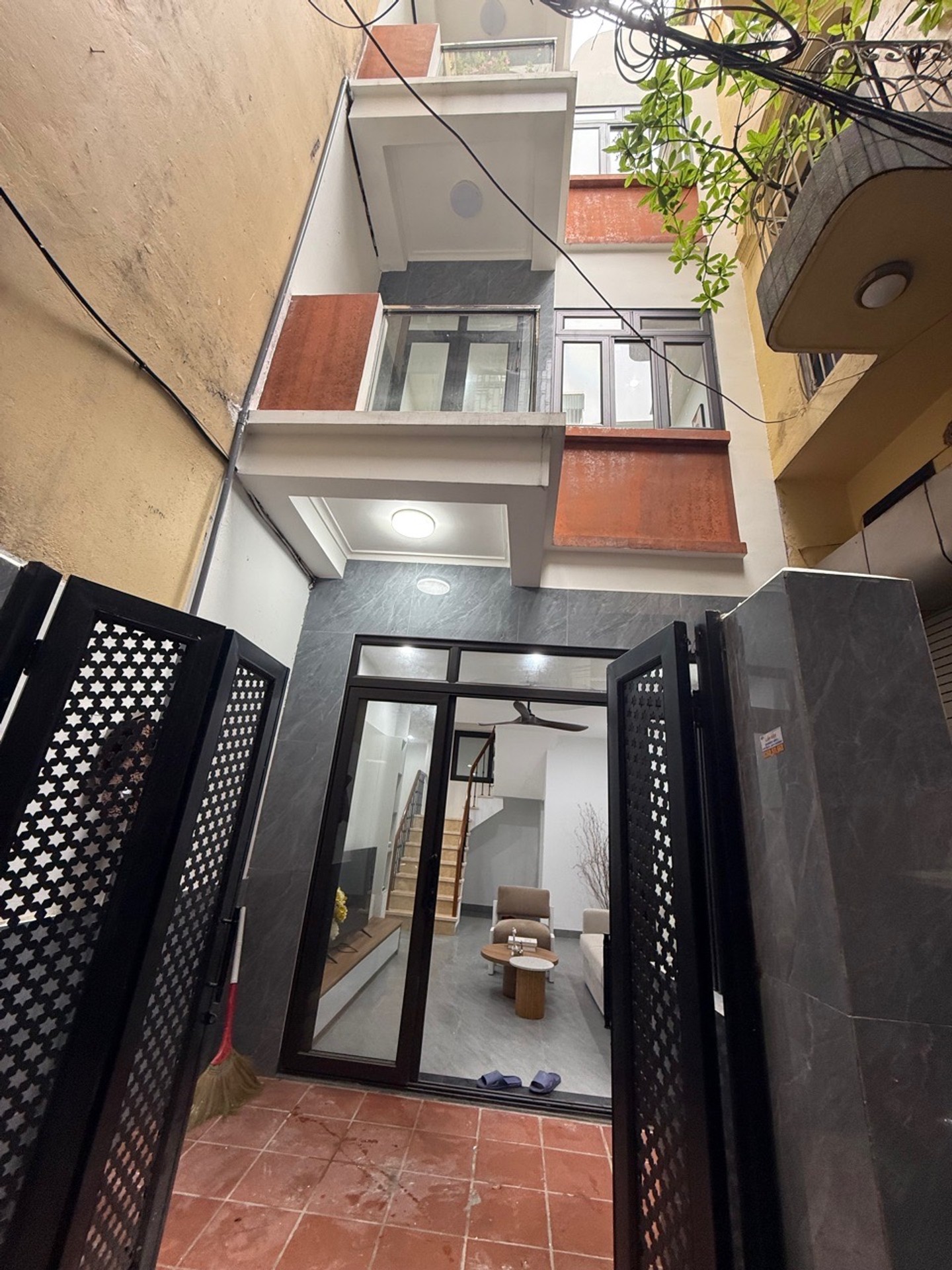Bán nhà Hai Bà Trưng - diện tích 48m2 3 tầng - 2 mặt thoáng - giá 10 tỷ