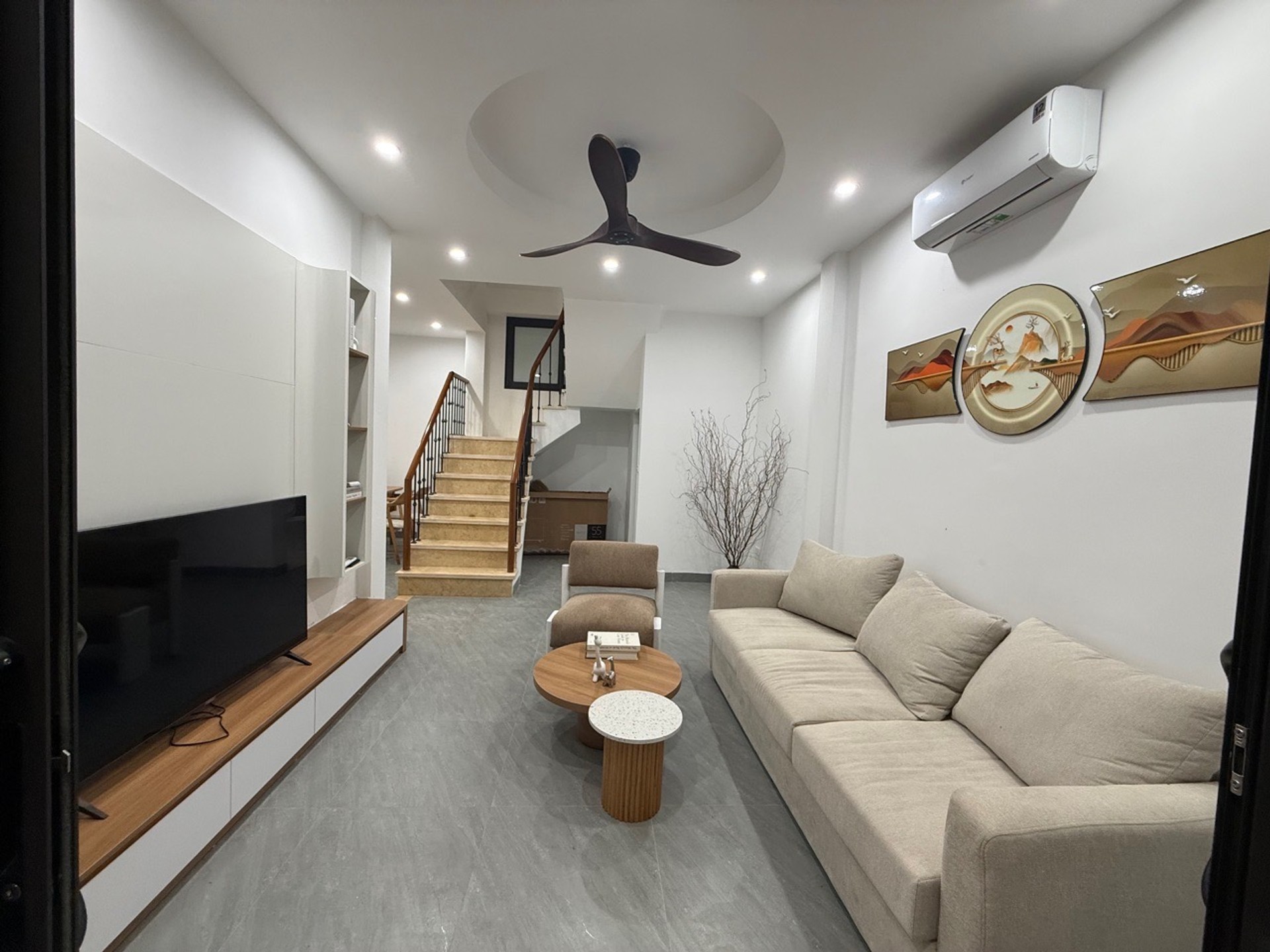 Bán nhà Hai Bà Trưng - diện tích 48m2 3 tầng - 2 mặt thoáng - giá 10 tỷ