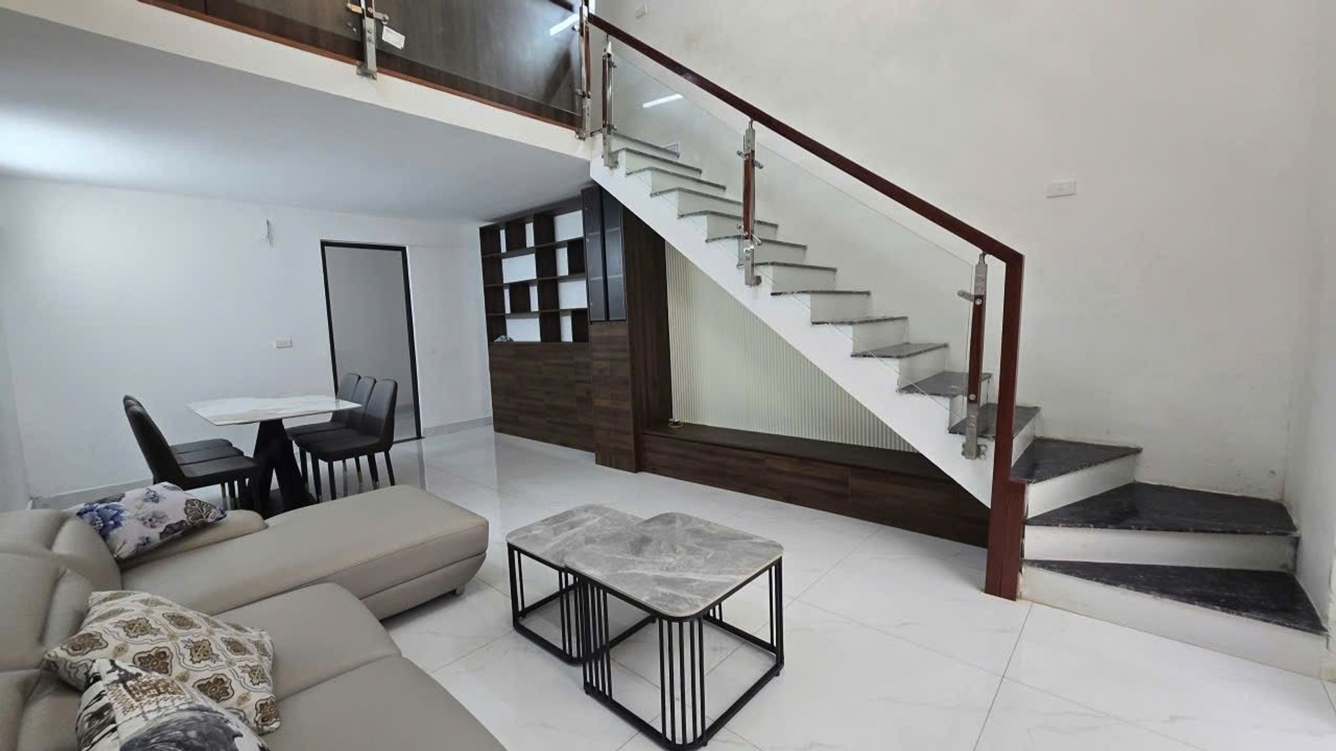 Bán nhà Vĩnh Hưng - diện tích 55m2 2 tầng - Nhà đẹp hiếm có - giá 3,99 tỷ