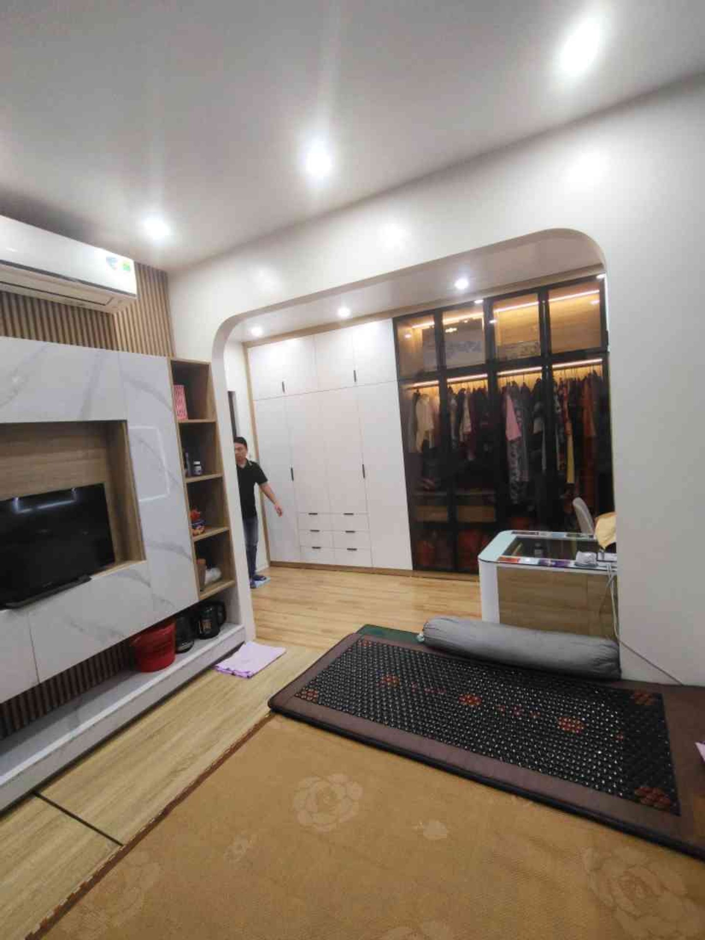 Bán nhà Giáp Bát - diện tích 43m2 5 tầng - gần bến xe Giáp Bát - giá 13,5 tỷ