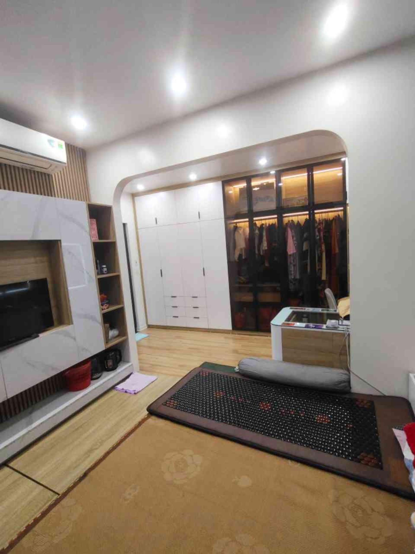 Bán nhà Giáp Bát - diện tích 43m2 5 tầng - gần bến xe Giáp Bát - giá 13,5 tỷ