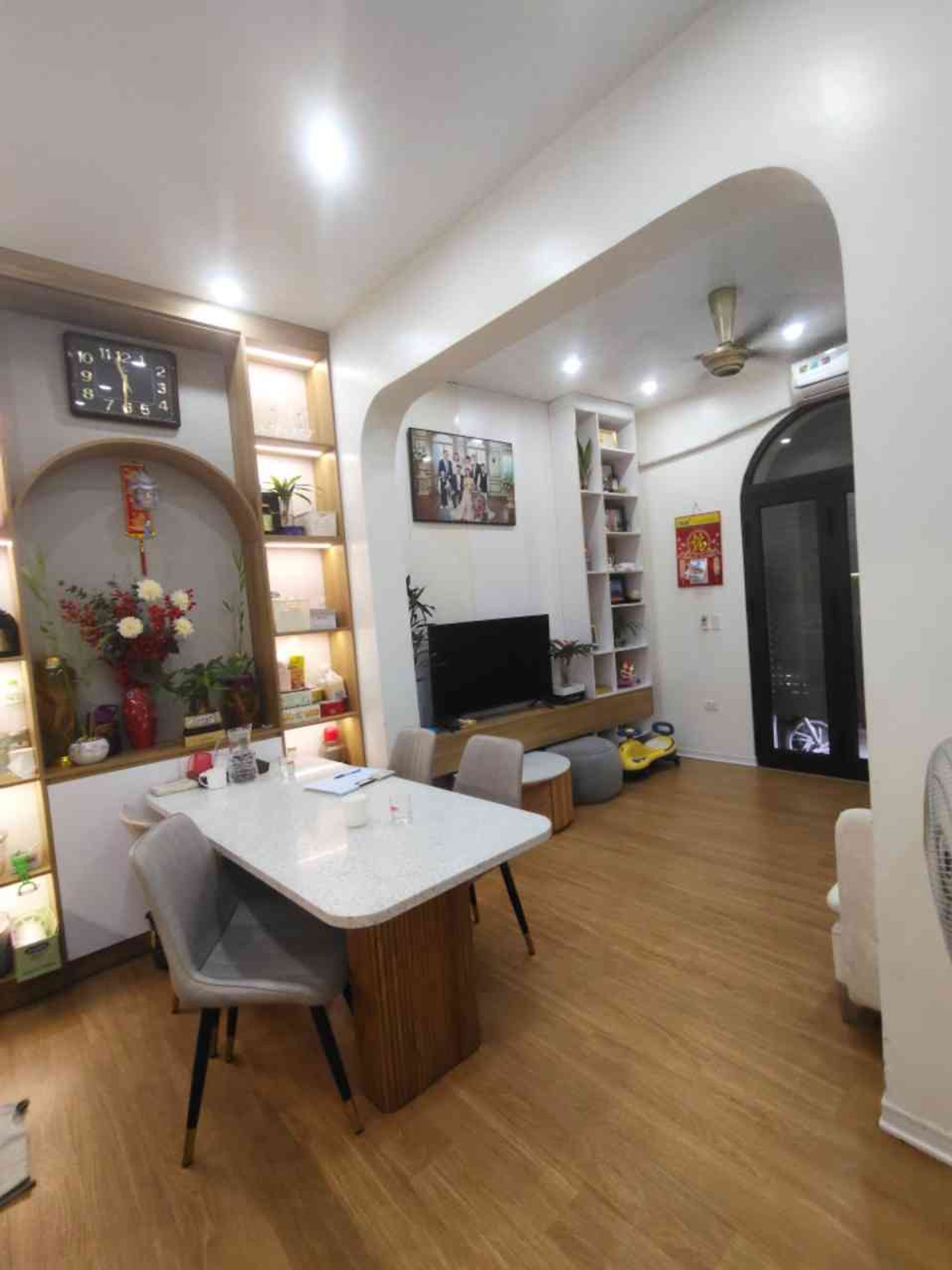 Bán nhà Giáp Bát - diện tích 43m2 5 tầng - gần bến xe Giáp Bát - giá 13,5 tỷ
